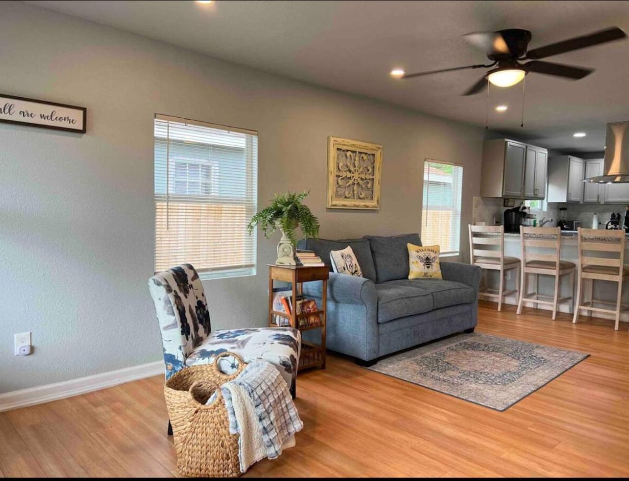 Comfy Big Private In Shared Home- 2miles Alamodome San Antonio