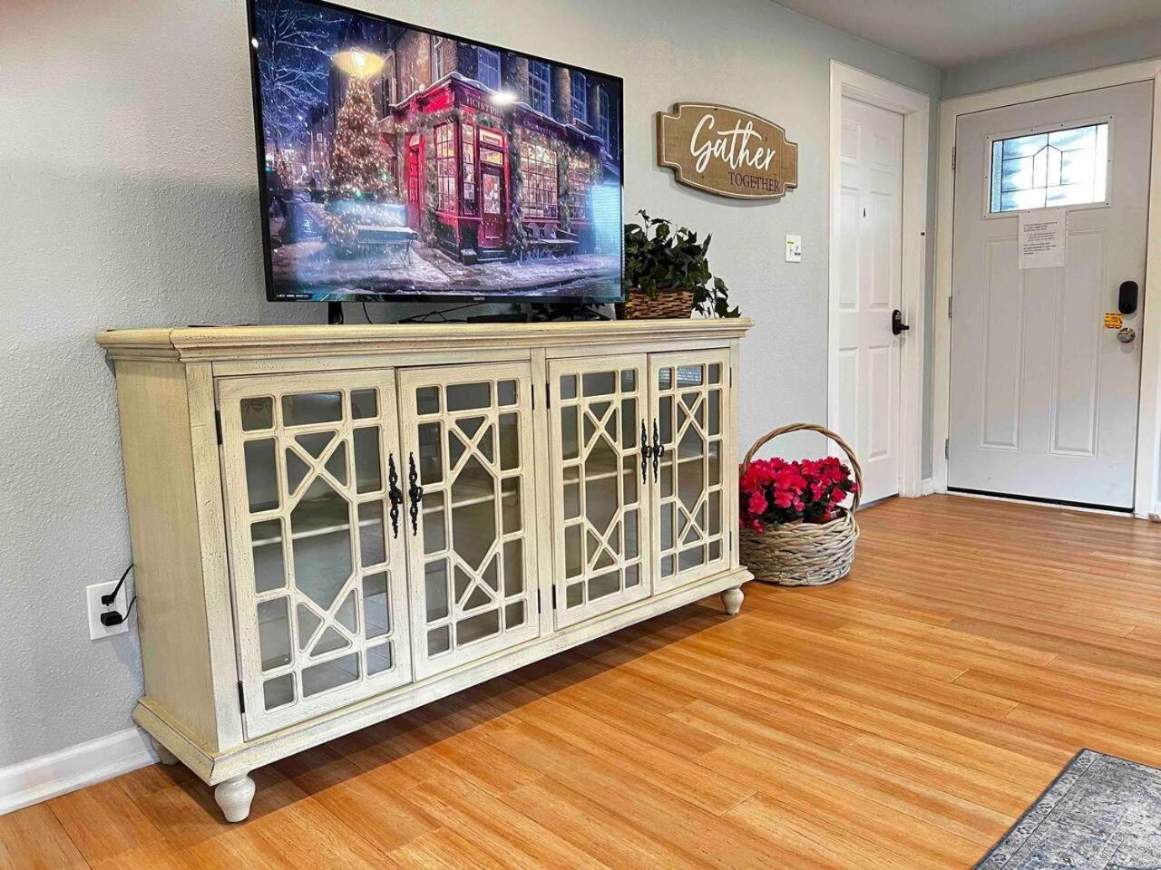 Comfy Big Private In Shared Home- 2miles Alamodome Holiday home