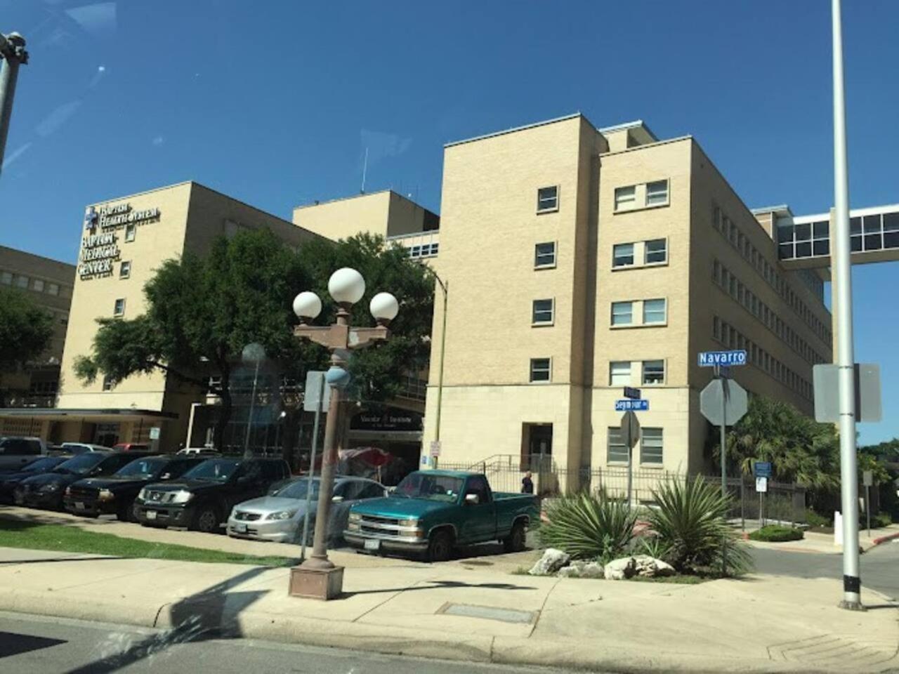 Spacious In Shared 9 Min To Convention Center Holiday home San Antonio