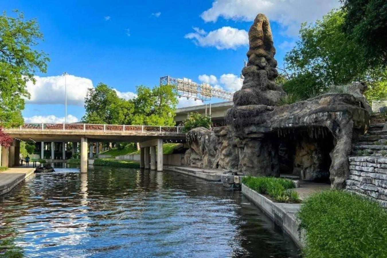 Spacious In Shared 9 Min To Convention Center * San Antonio