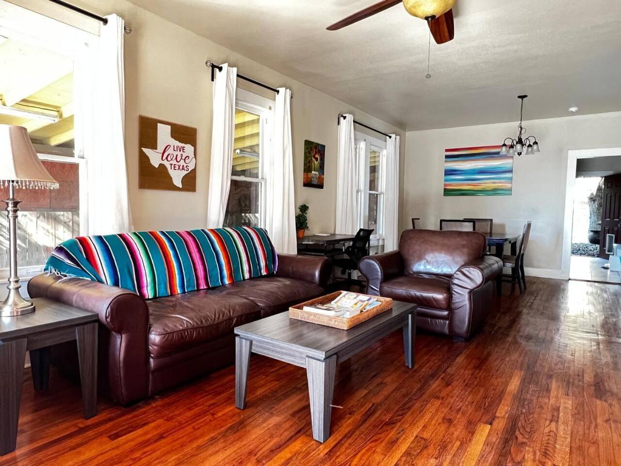 Spacious In Shared 9 Min To Convention Center San Antonio
