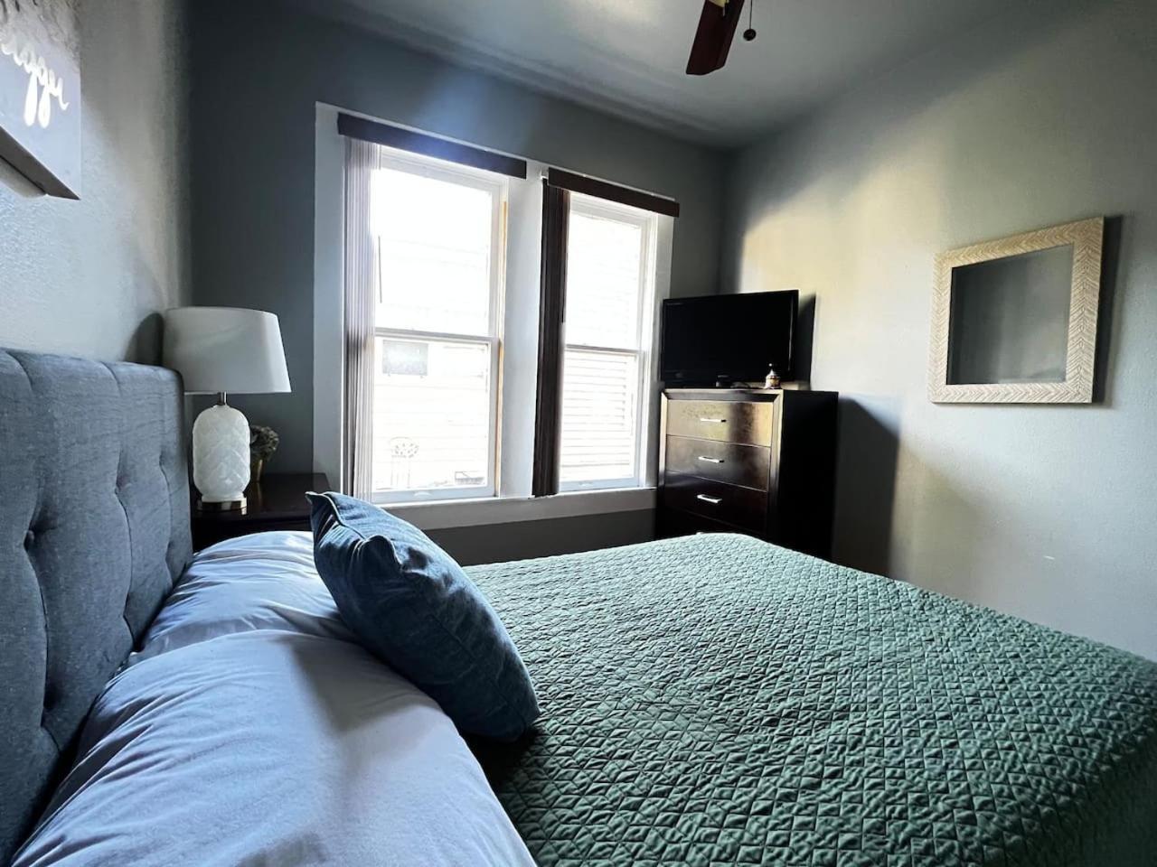 Spacious In Shared 9 Min To Convention Center * San Antonio