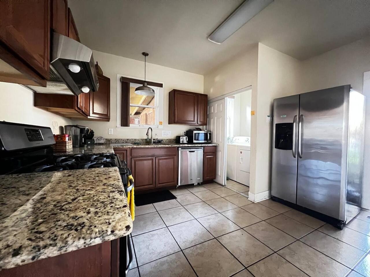 Spacious In Shared 9 Min To Convention Center *