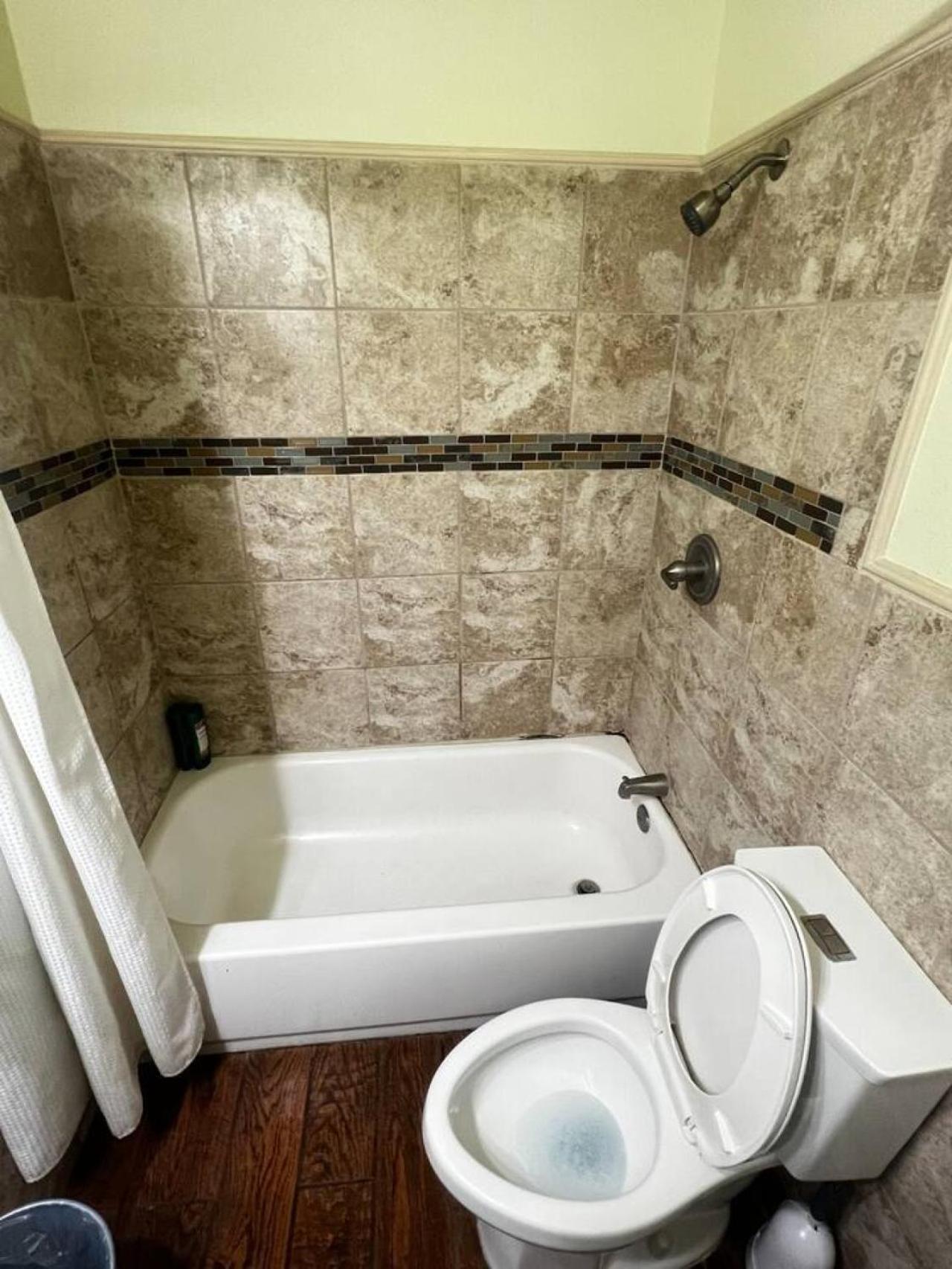 Spacious In Shared 9 Min To Convention Center * San Antonio