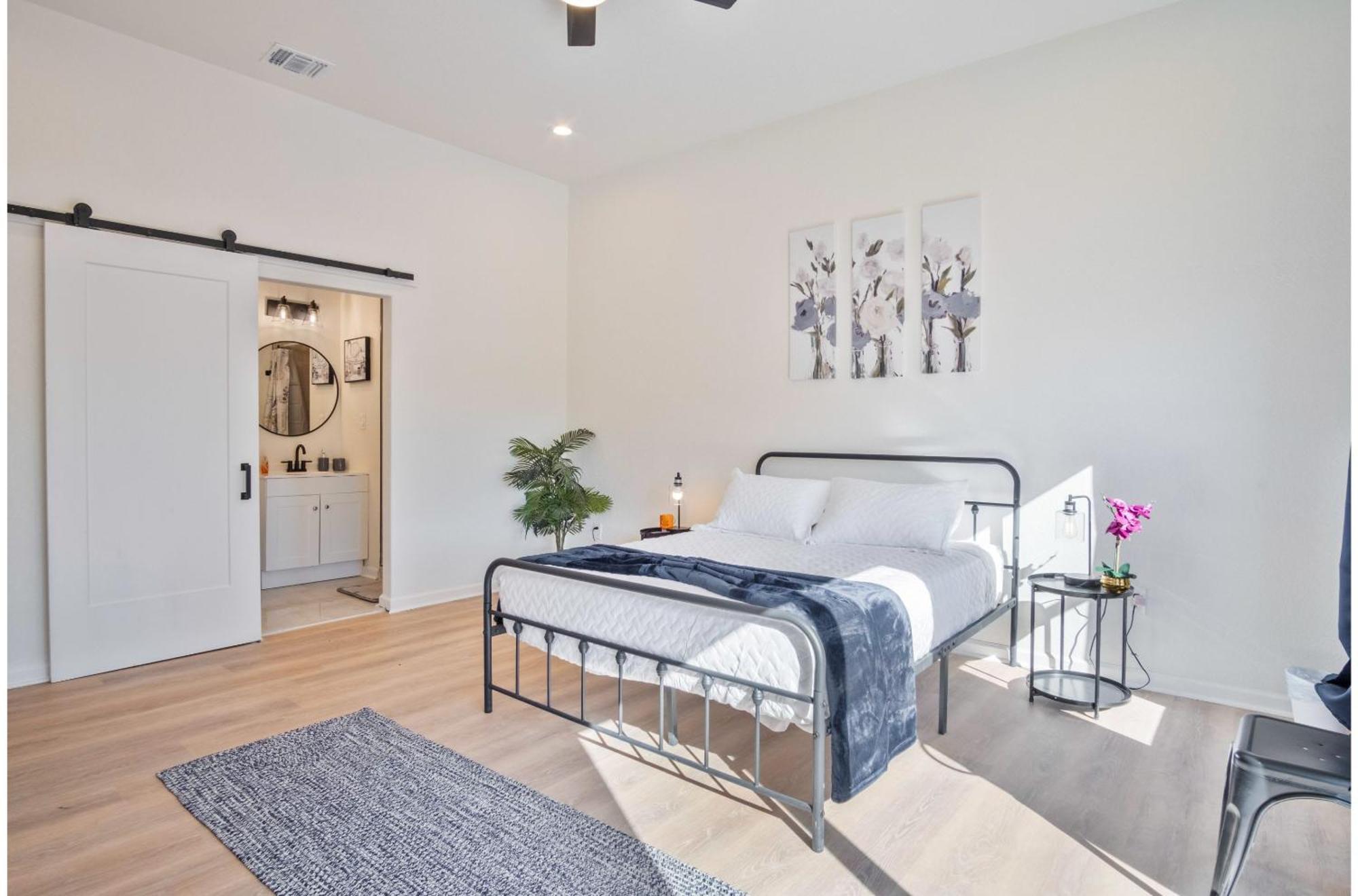 Stylish 3br2ba Urban Retreat Near Lively Downtown San Antonio