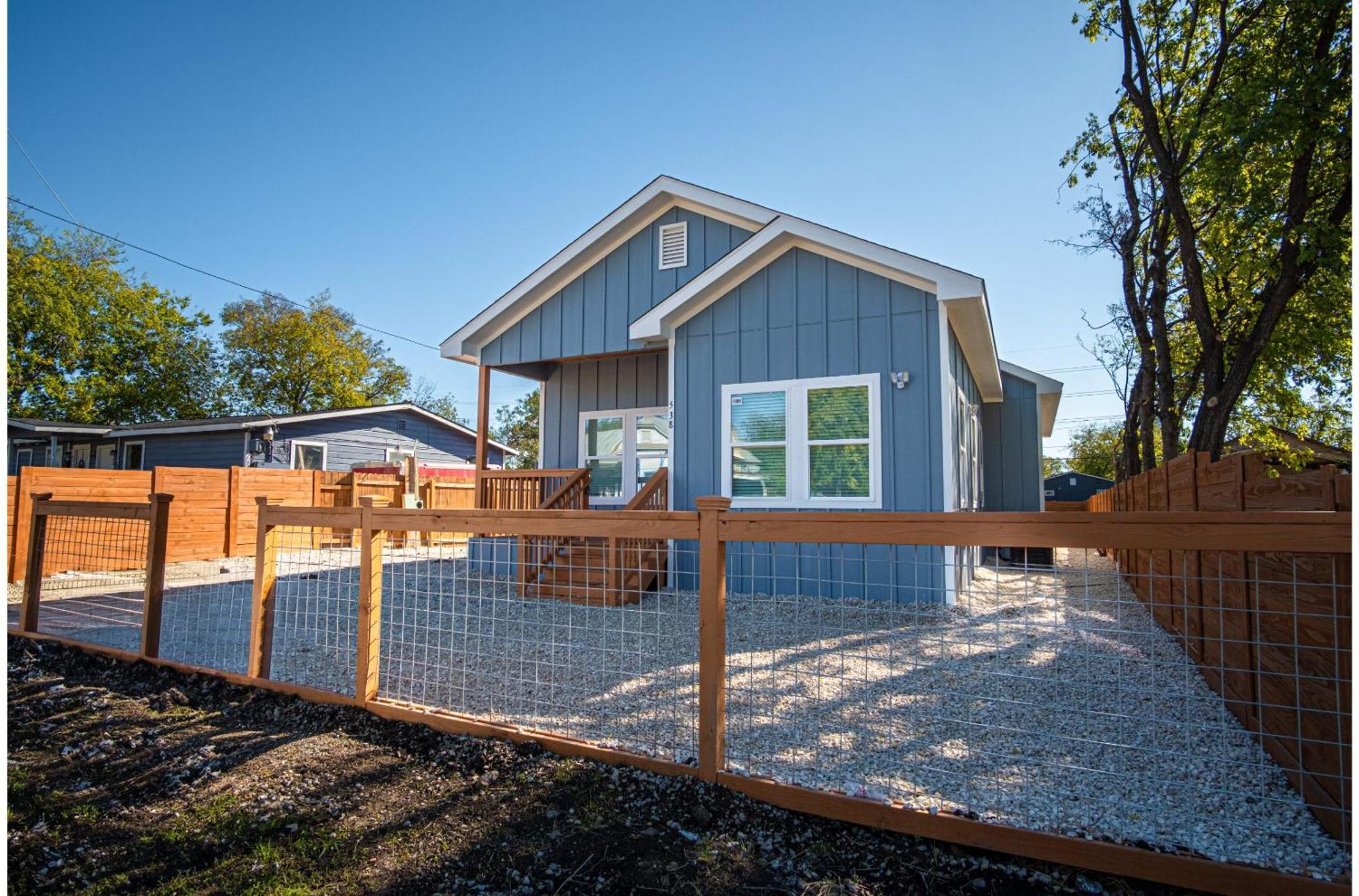 Stylish 3br2ba Urban Retreat Near Lively Downtown