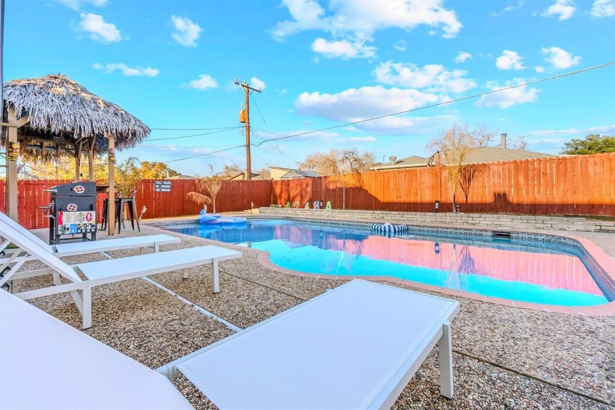 Aloha 4br Private Pool Tiki Bar & Game Lounge! San Antonio