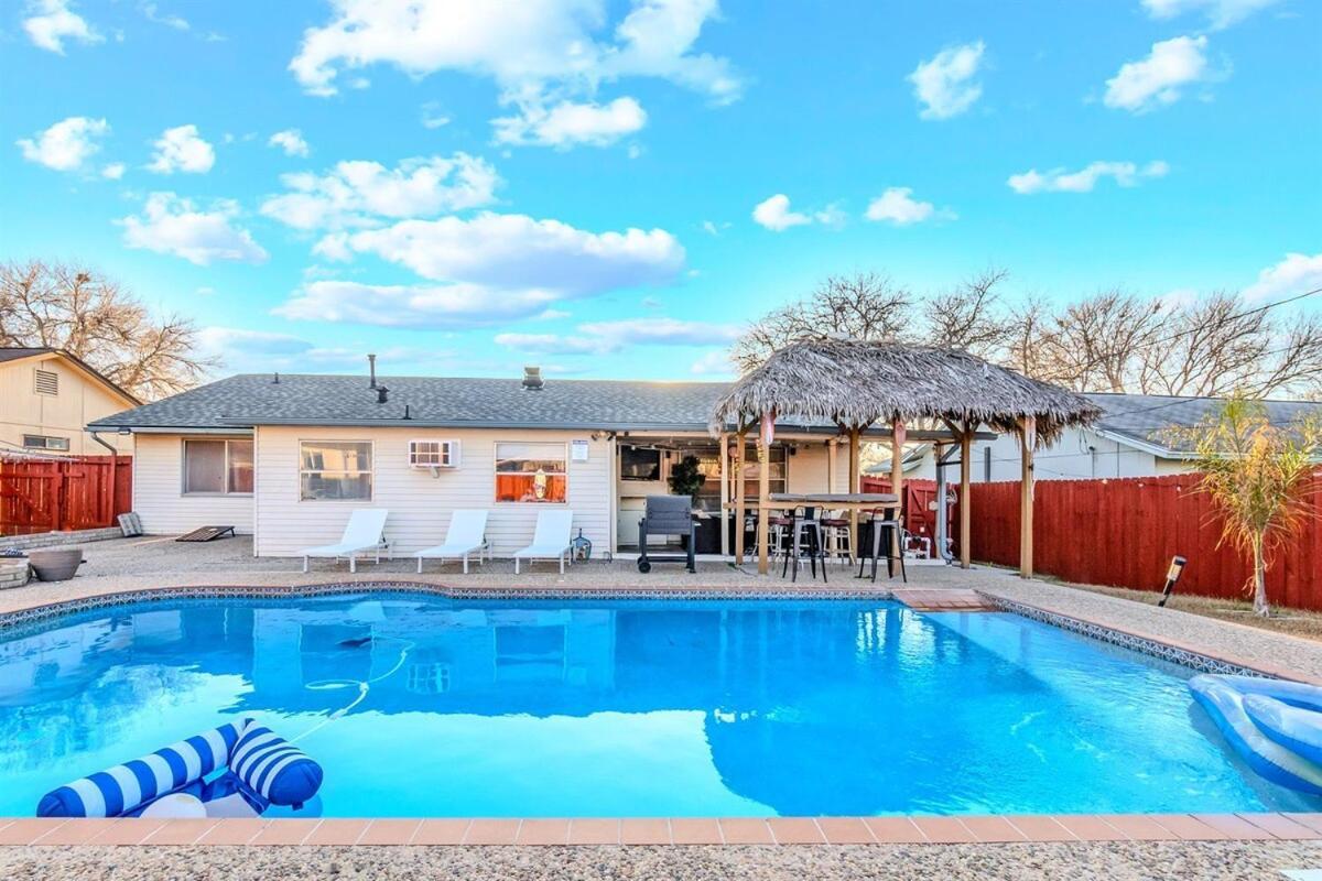 Aloha 4br Private Pool Tiki Bar & Game Lounge! Holiday home San Antonio