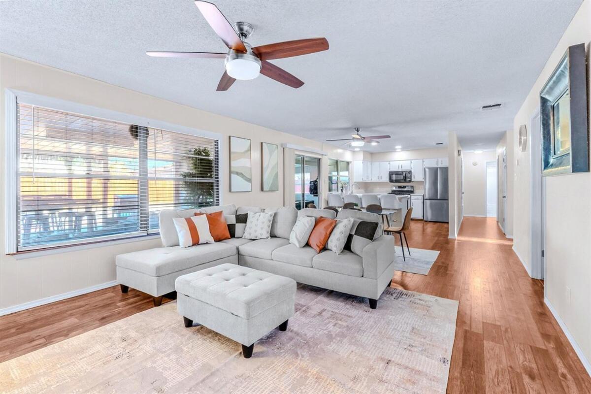 Aloha 4br Private Pool Tiki Bar & Game Lounge!