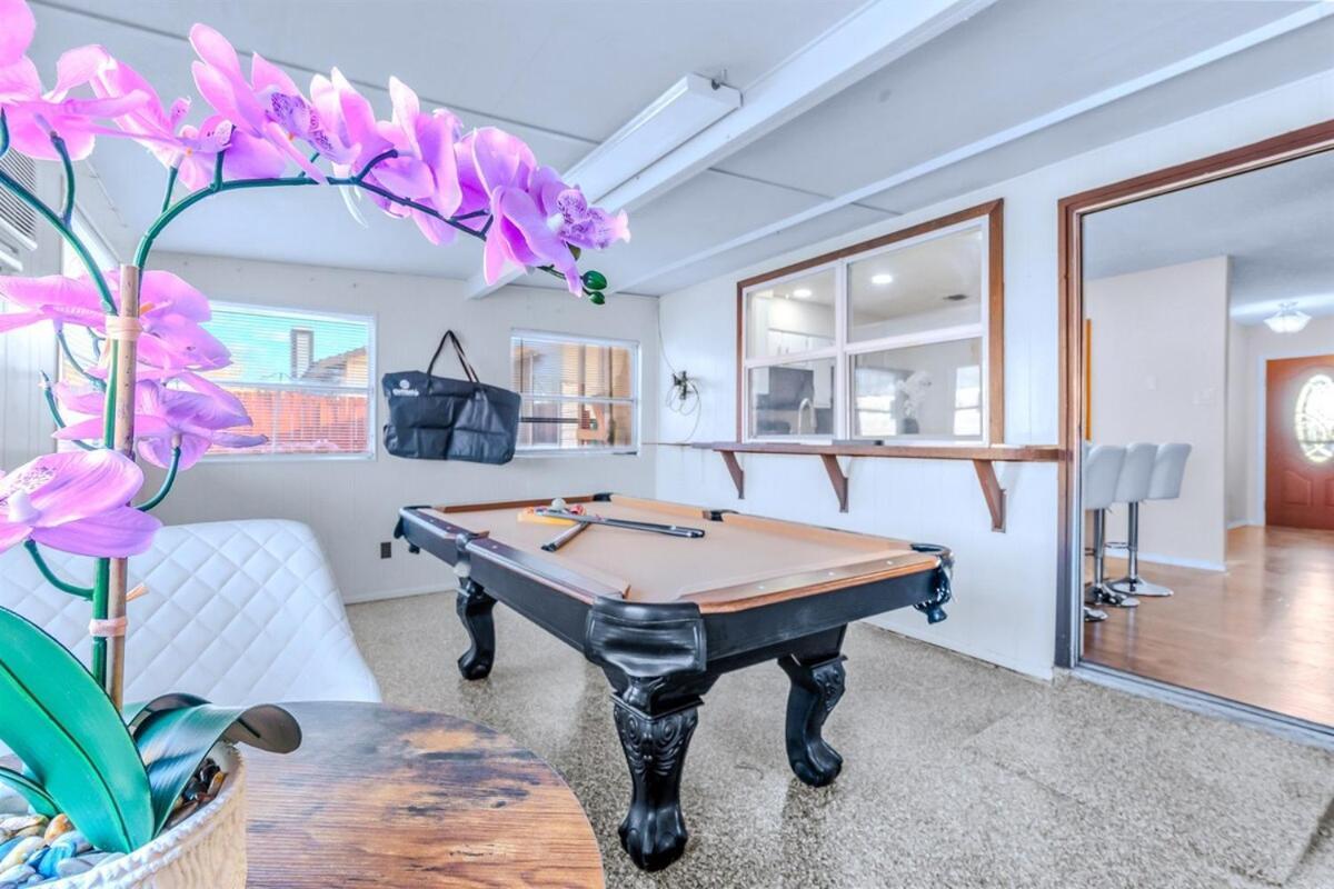 Aloha 4br Private Pool Tiki Bar & Game Lounge! * San Antonio