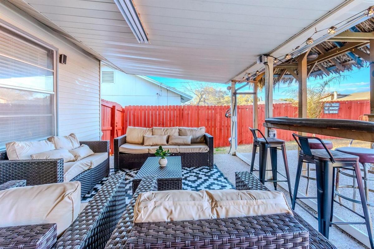 Aloha 4br Private Pool Tiki Bar & Game Lounge! * San Antonio