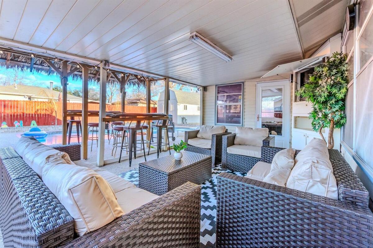 Aloha 4br Private Pool Tiki Bar & Game Lounge! * San Antonio