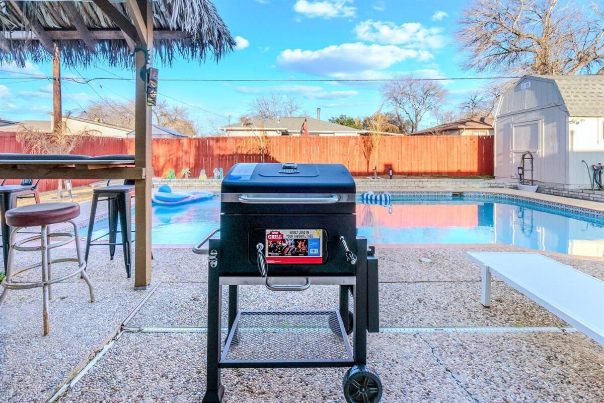 Aloha 4br Private Pool Tiki Bar & Game Lounge!