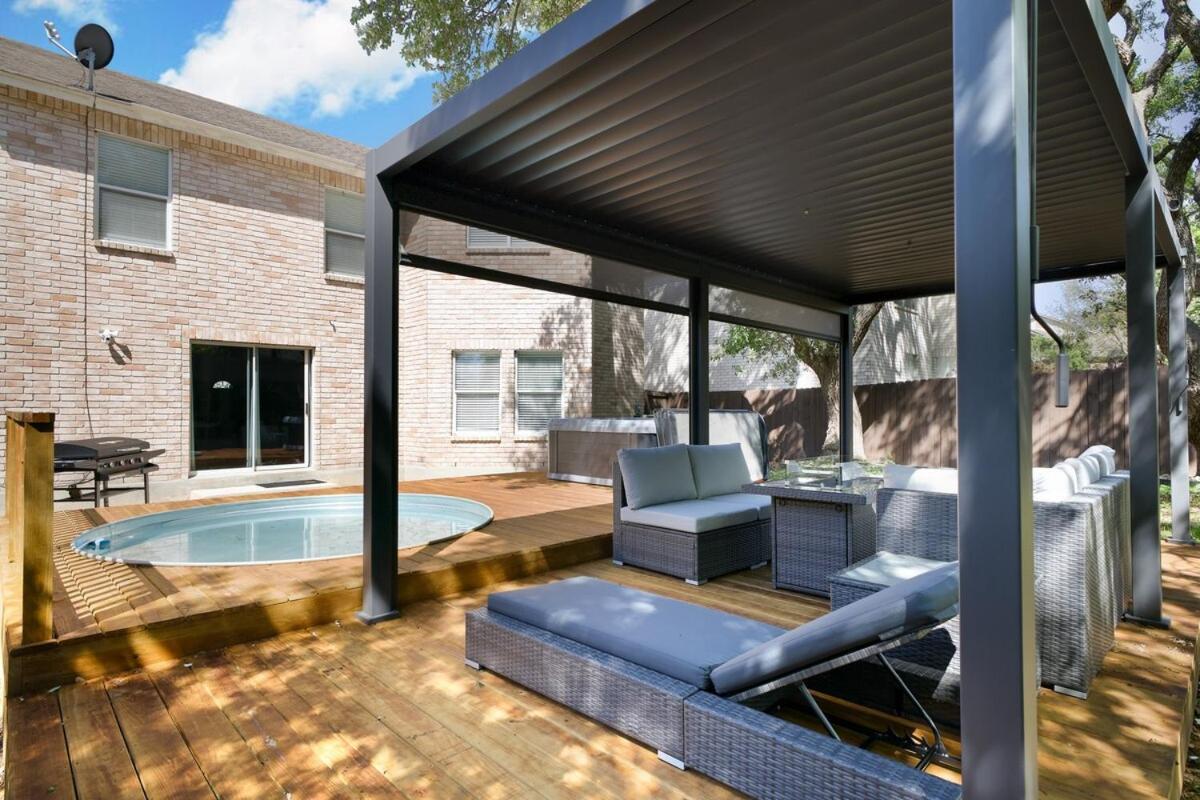 Stone Oak Retreat Hot Tub & Plunge Pool