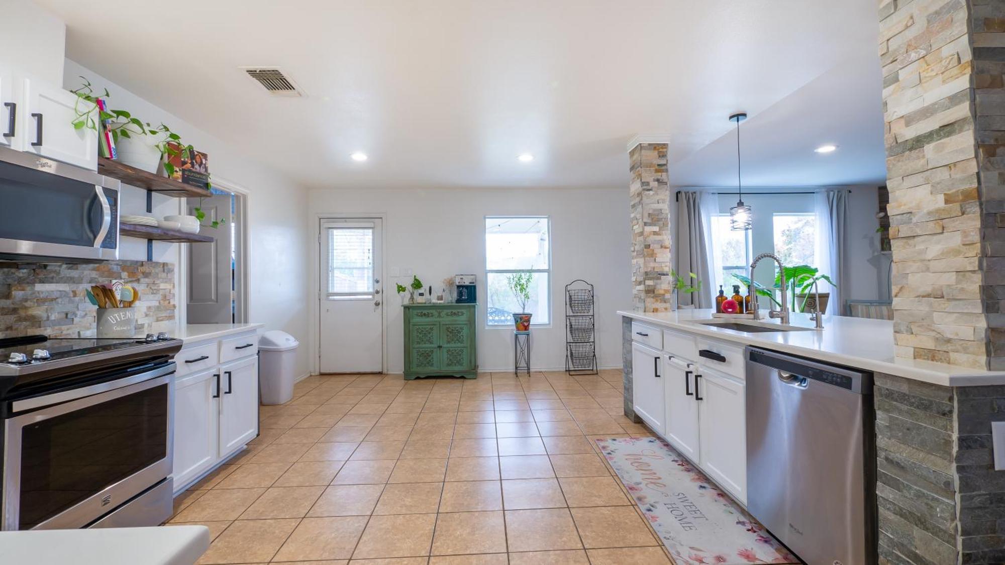 Lux & Spacious, Hillside, Accessibility Friendly Villa