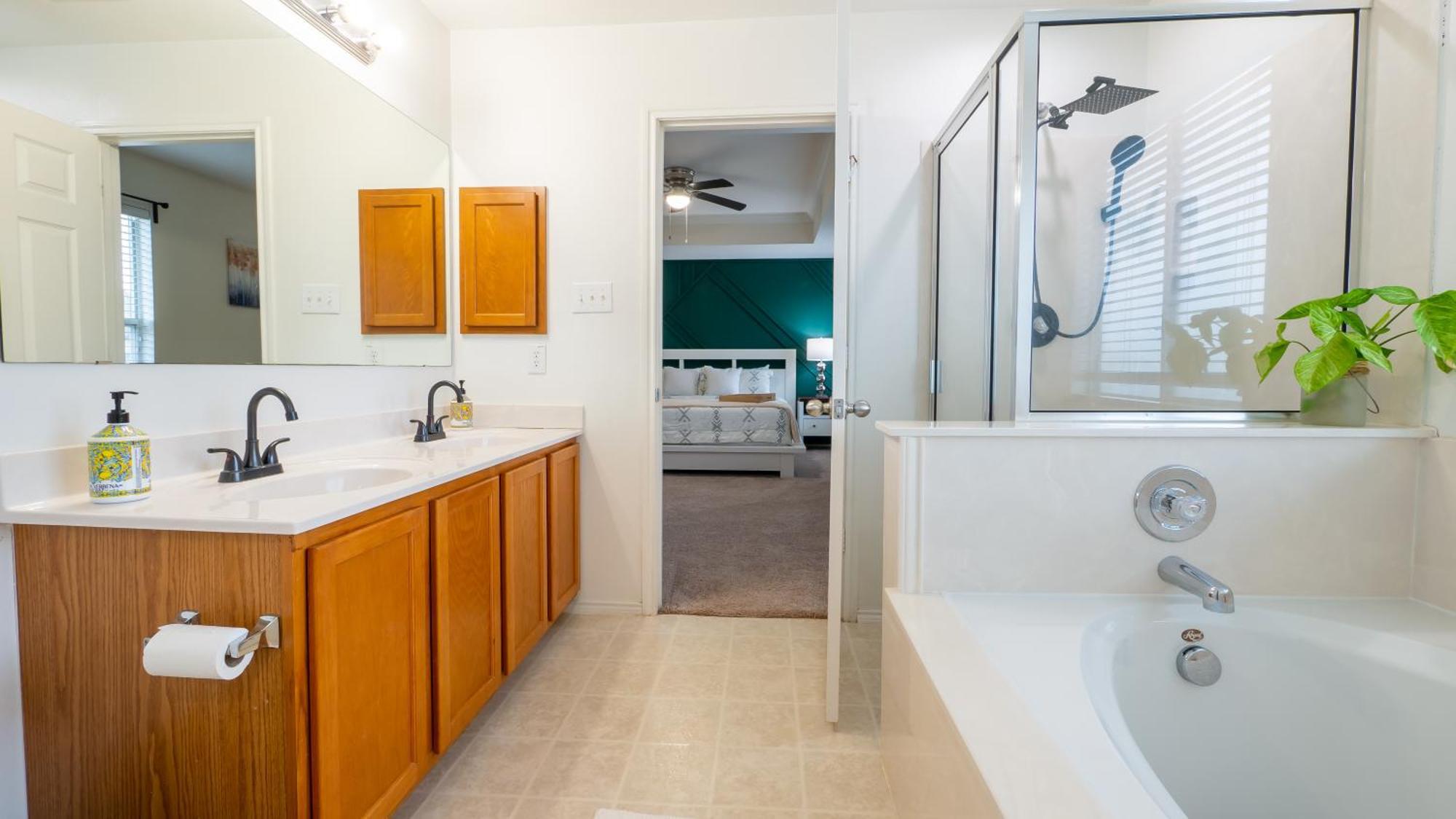 Lux & Spacious, Hillside, Accessibility Friendly Villa San Antonio