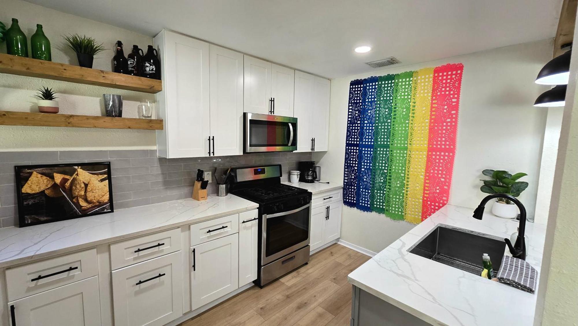 Holiday home Modern In Central San Antonio! *