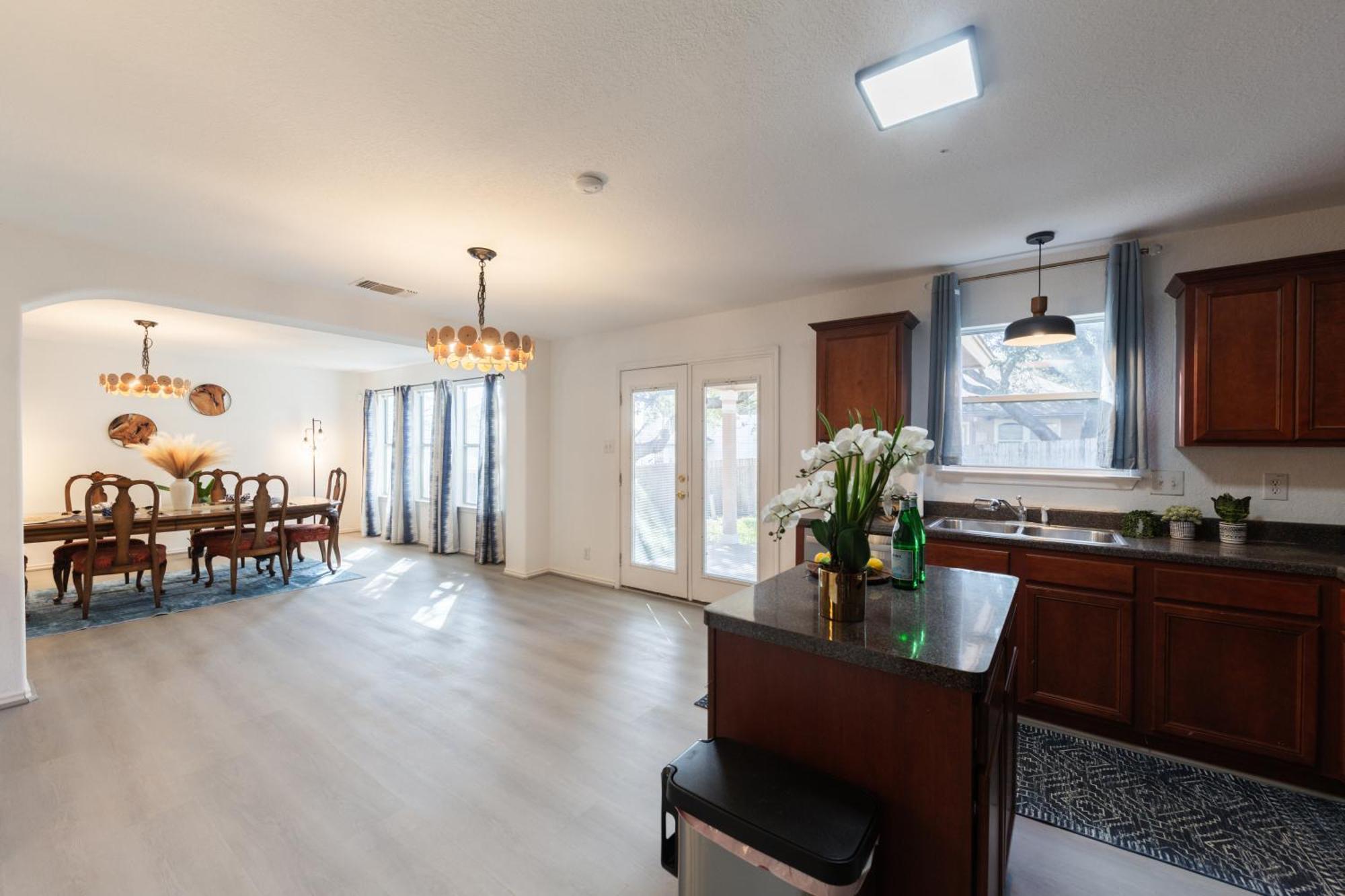 10819 - Family-friendly Near Lackland Afb Holiday home San Antonio