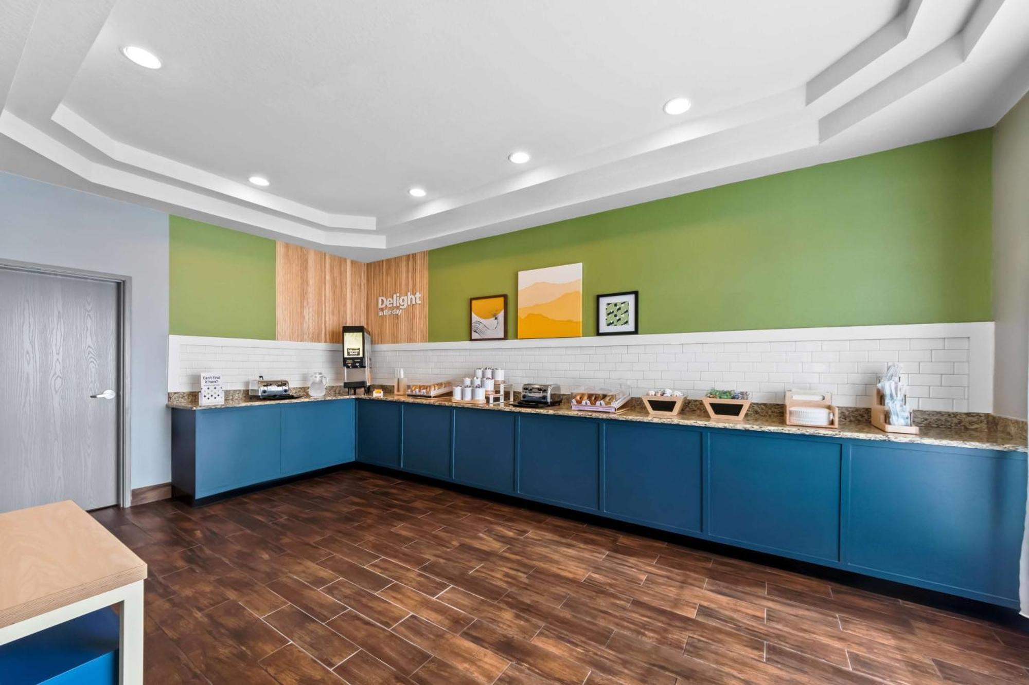 Hotel Spark By Hilton Near Seaworld 3*