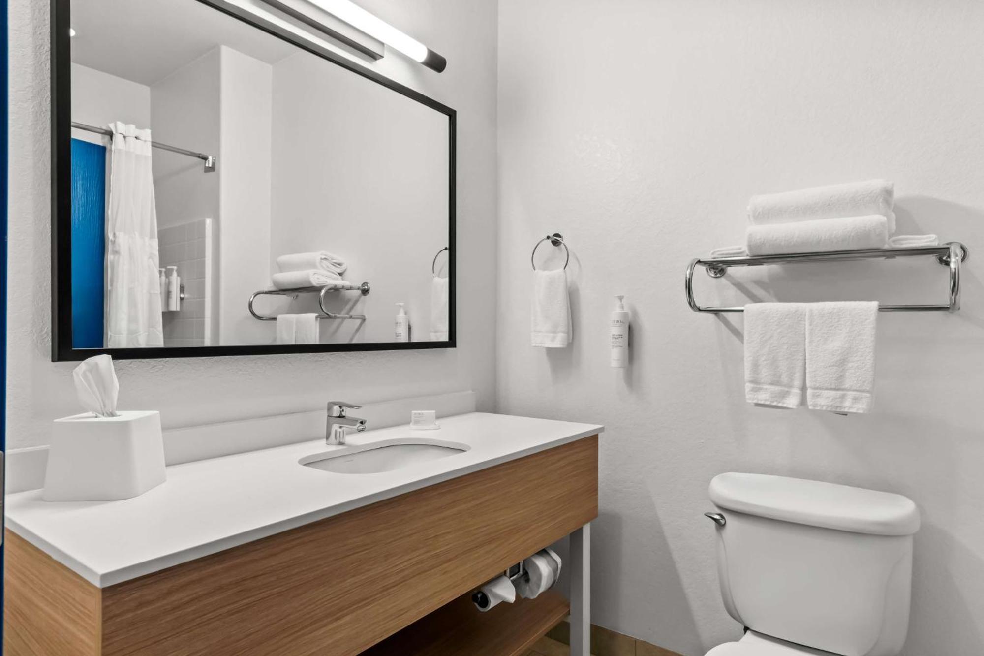 Spark By Hilton Near Seaworld Hotel 3*