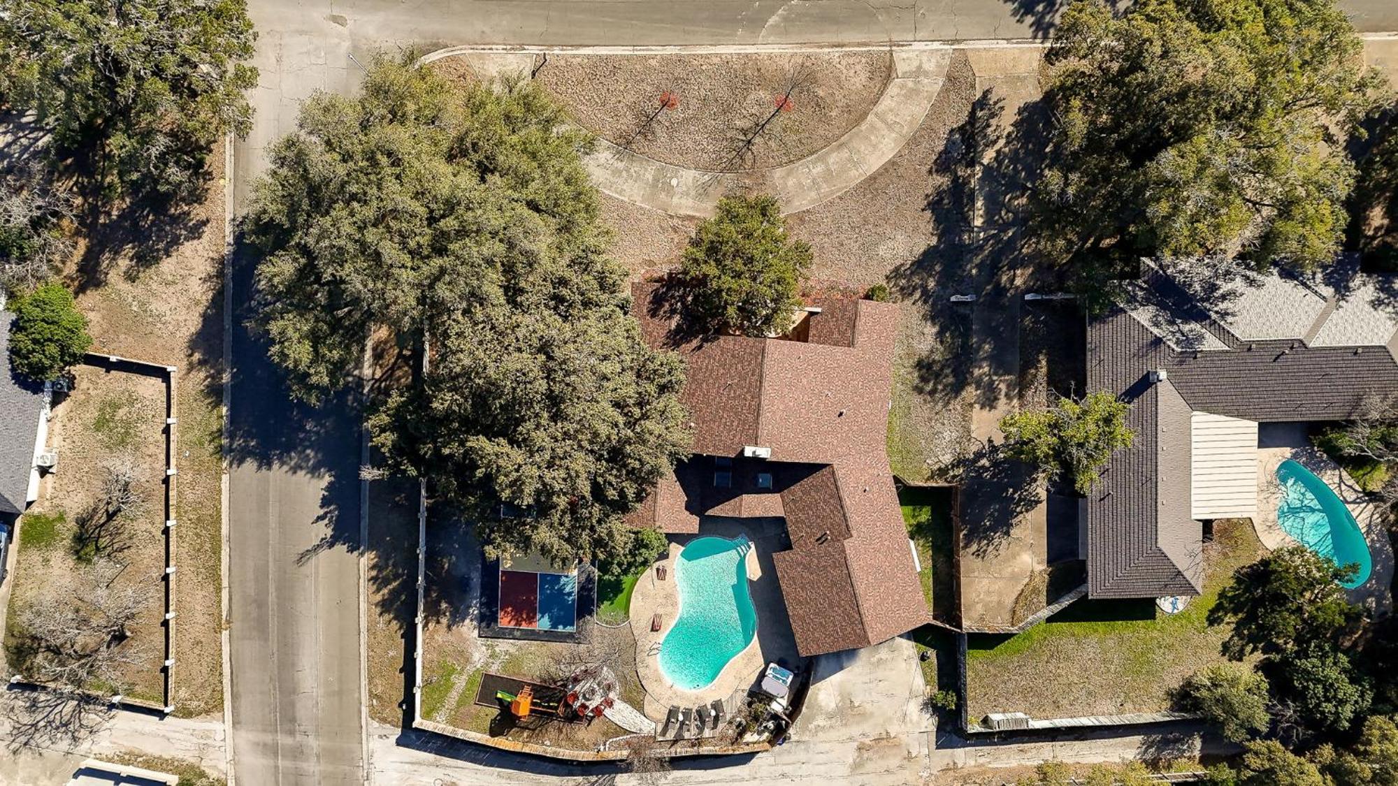 Sleeps 16 Private Pool Sport Court Hot Tub Arcade Holiday home