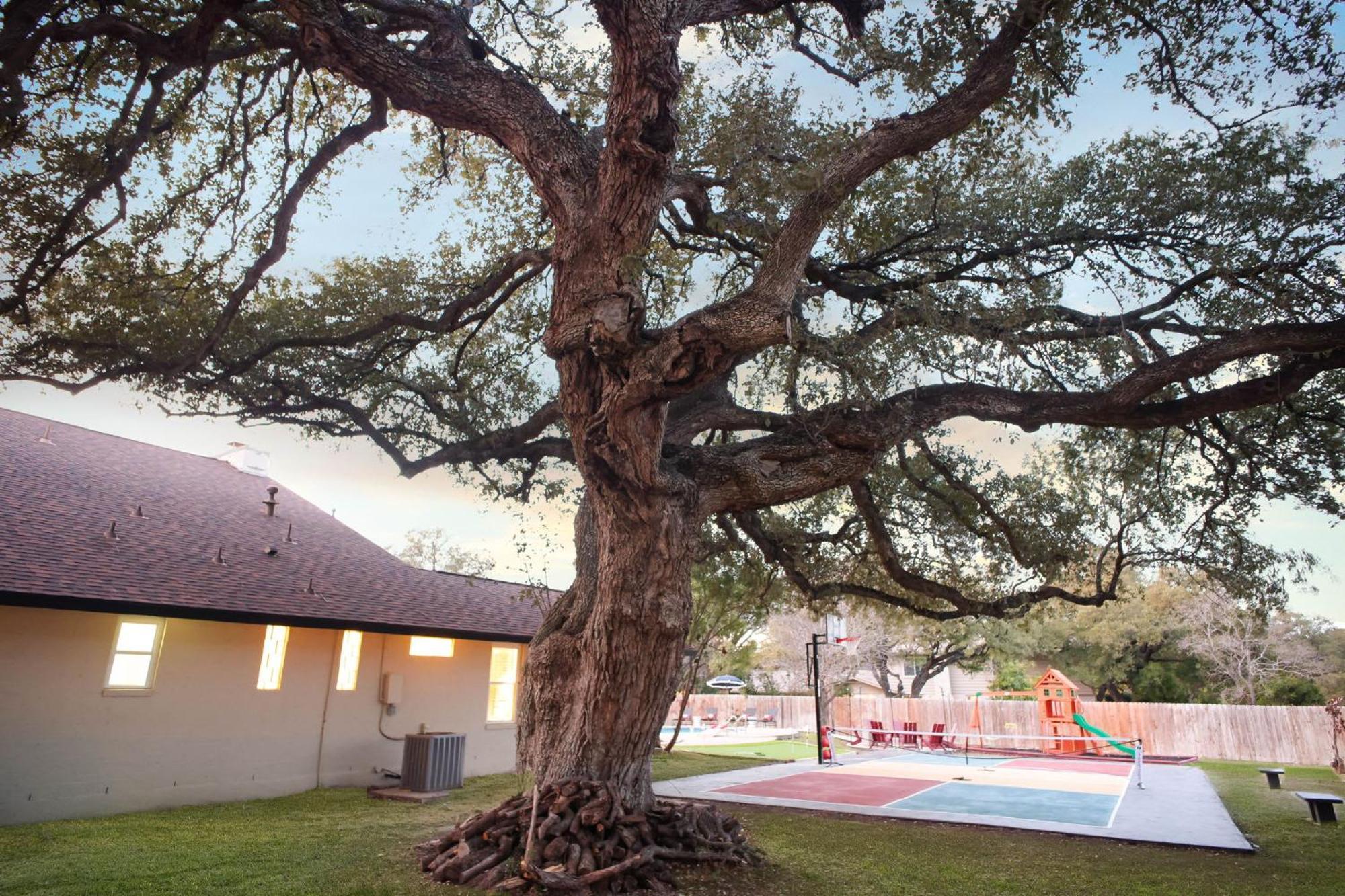 Holiday home Sleeps 16 Private Pool Sport Court Hot Tub Arcade
