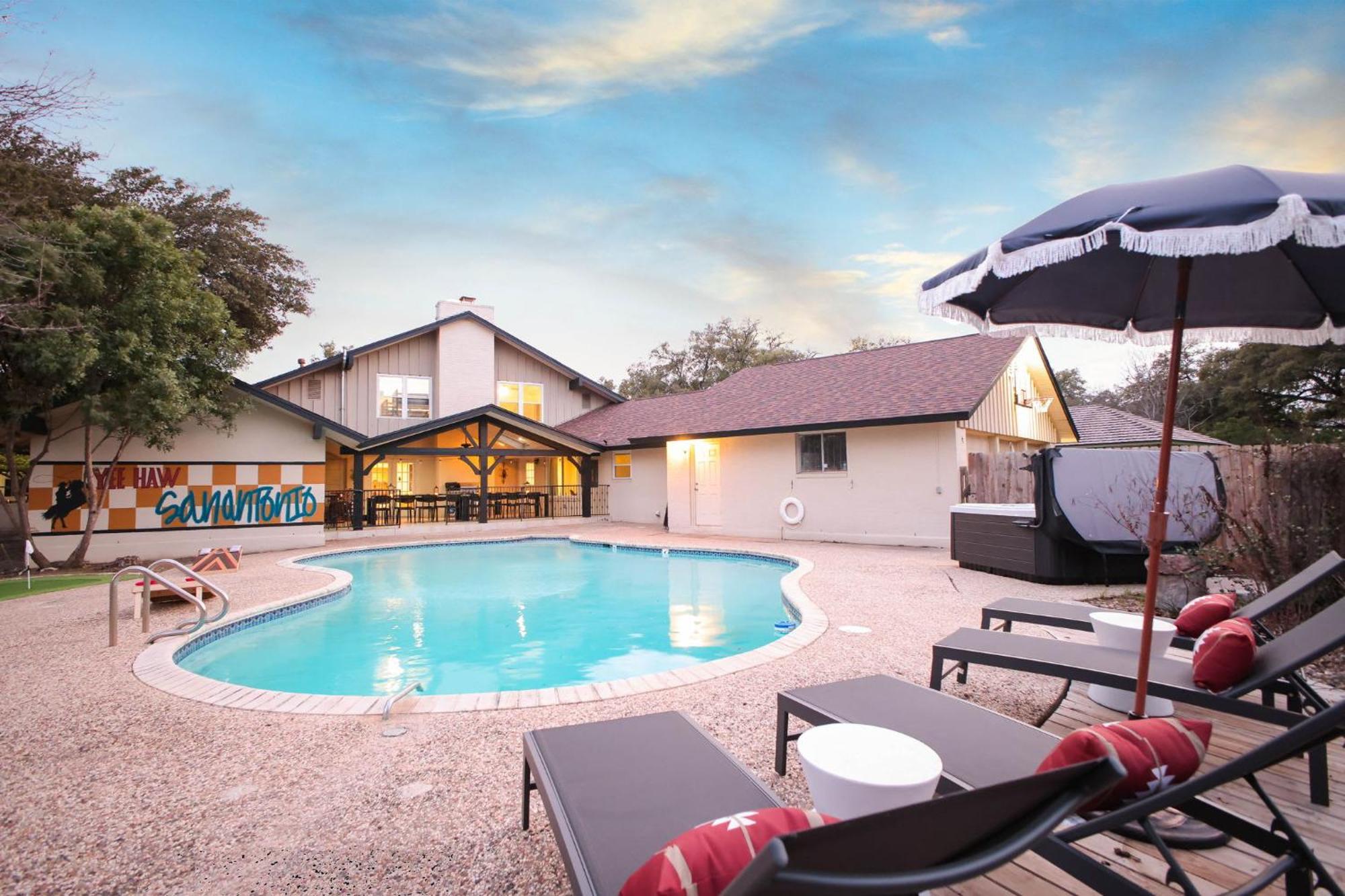 Sleeps 16 Private Pool Sport Court Hot Tub Arcade *