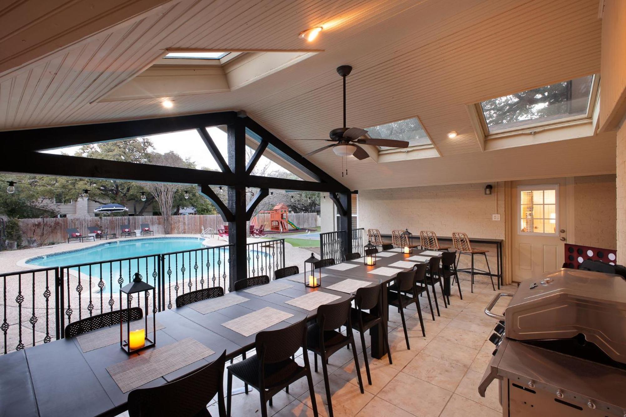 Sleeps 16 Private Pool Sport Court Hot Tub Arcade Holiday home *