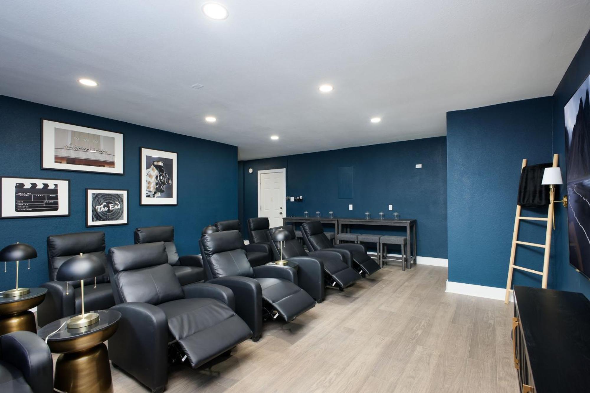 Holiday home Sleeps 16 Private Pool Sport Court Hot Tub Arcade *