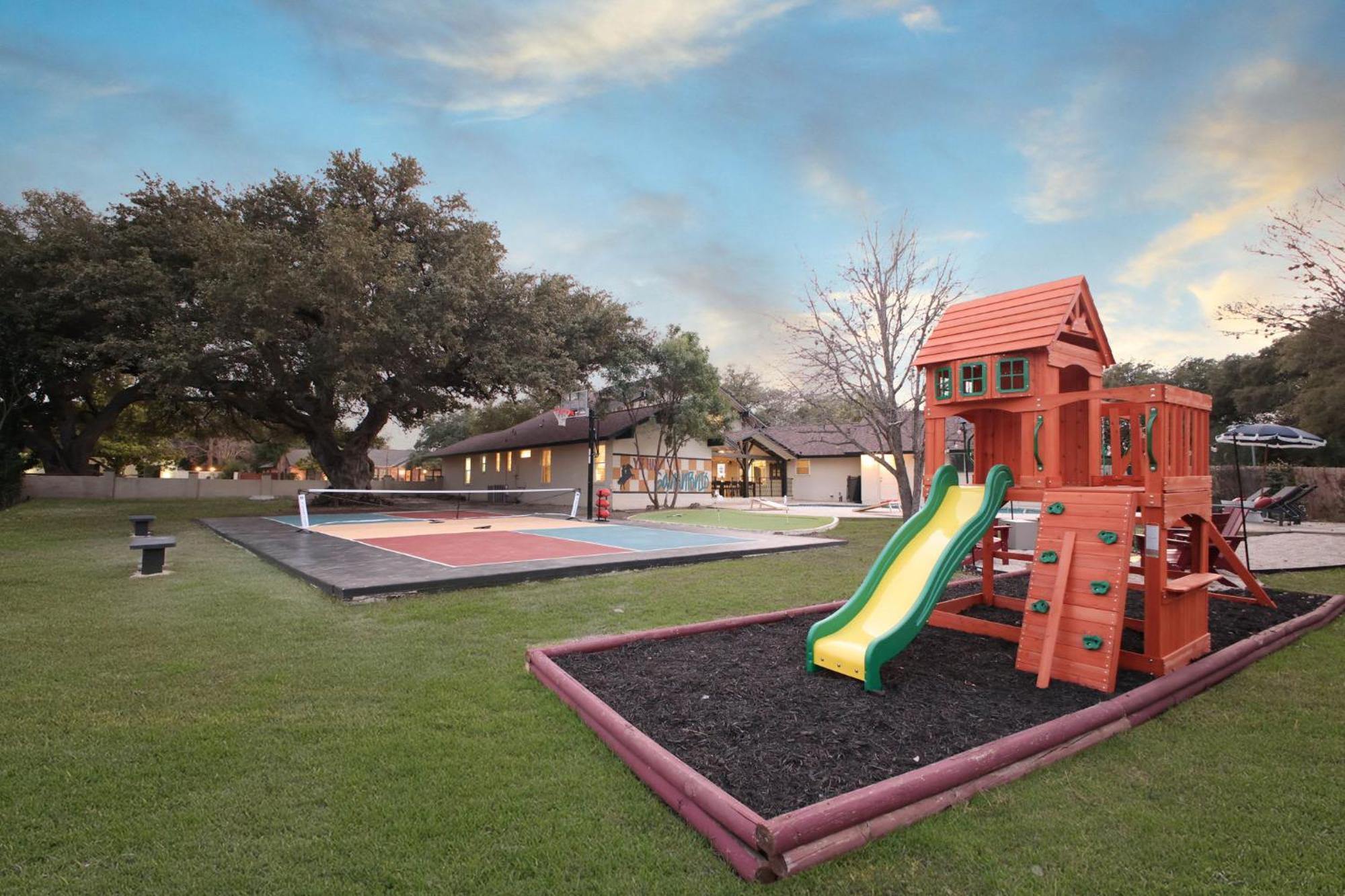 Holiday home Sleeps 16 Private Pool Sport Court Hot Tub Arcade San Antonio