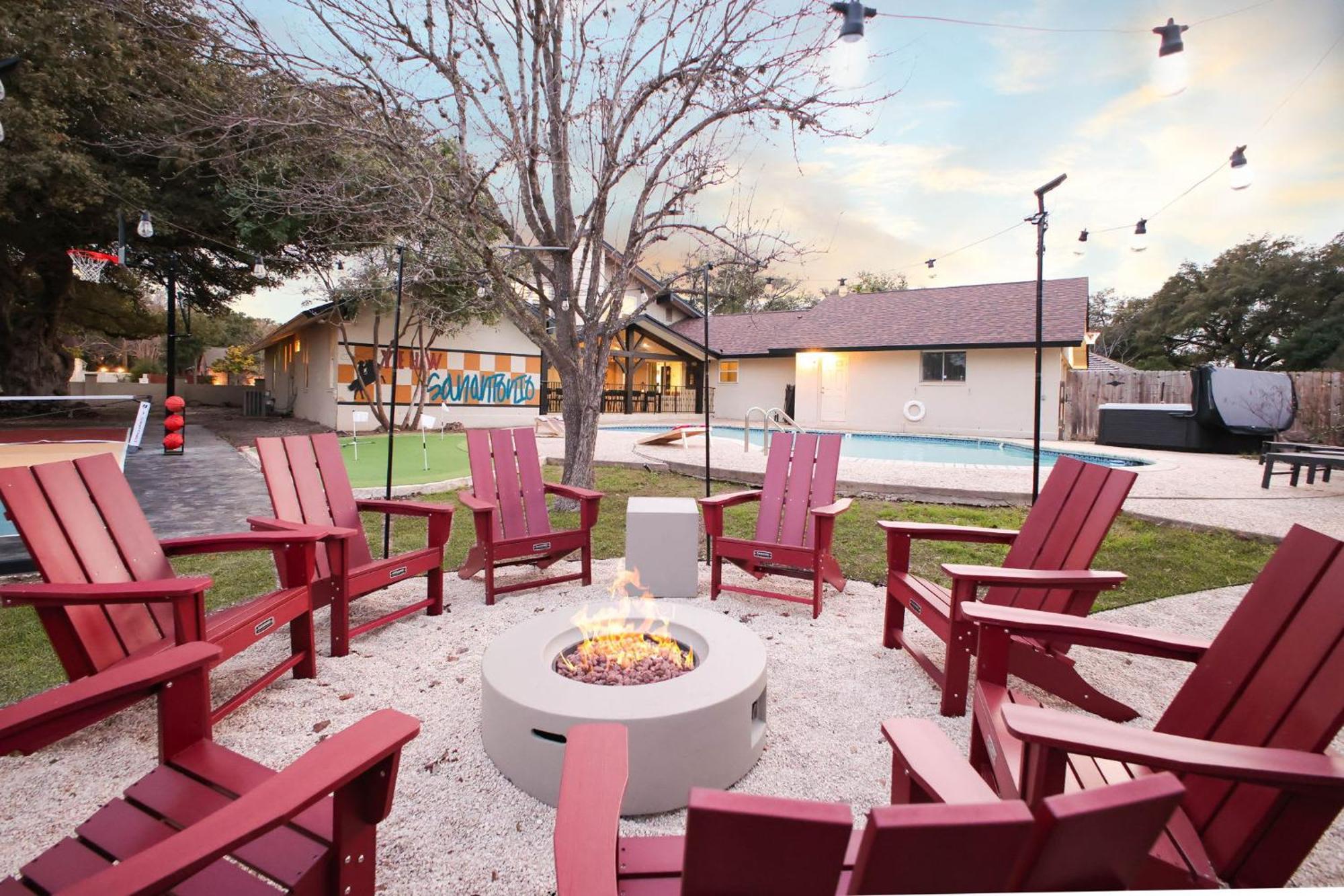 Sleeps 16 Private Pool Sport Court Hot Tub Arcade