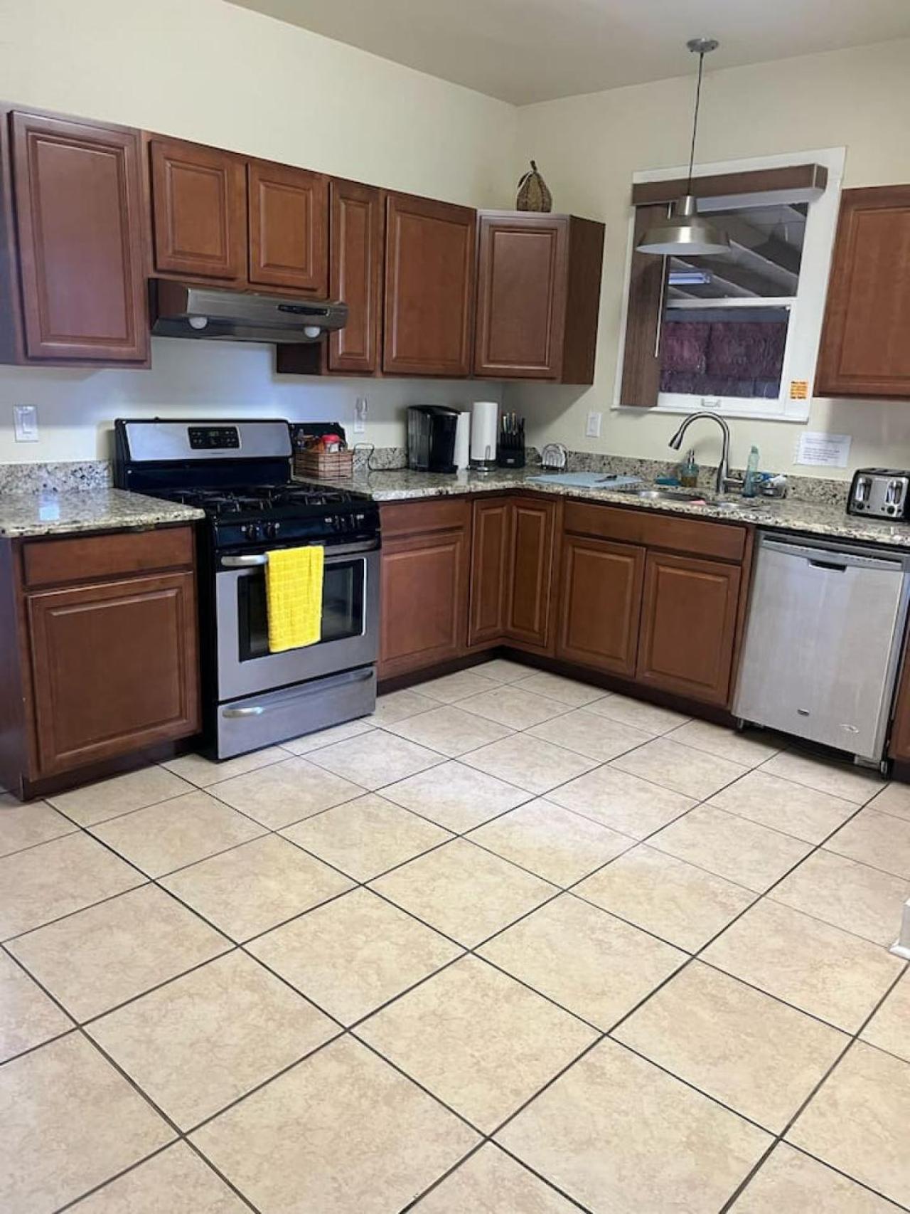Southern Private In Shared Near Downtown Holiday home