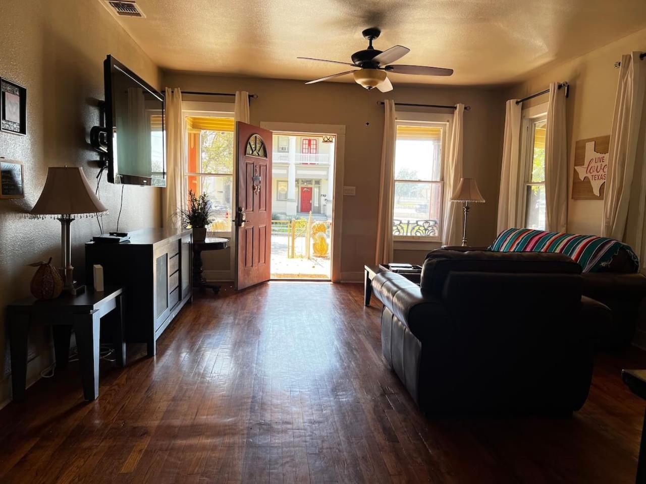 Southern Private In Shared Near Downtown Holiday home