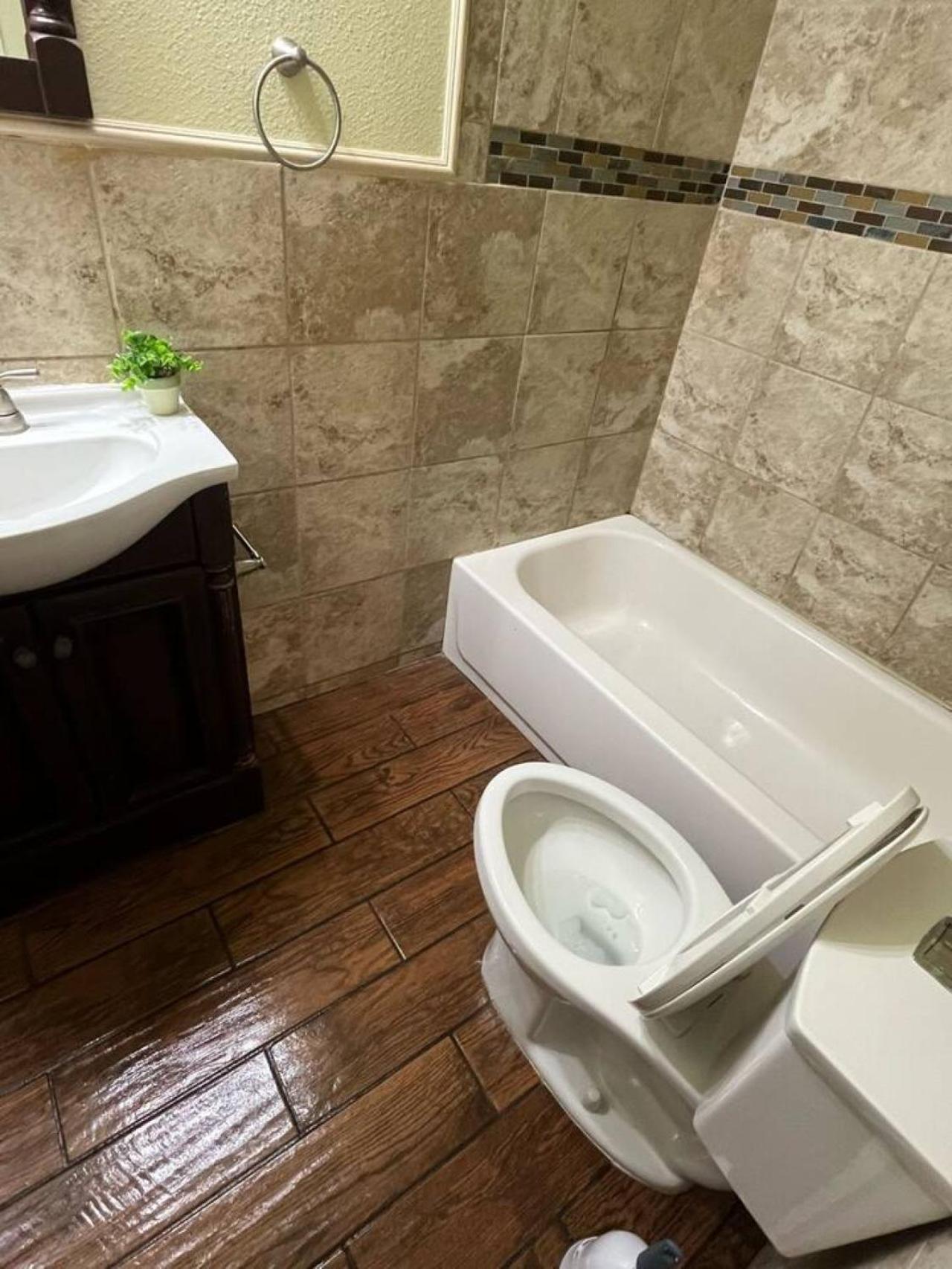 Holiday home Southern Private In Shared Near Downtown *
