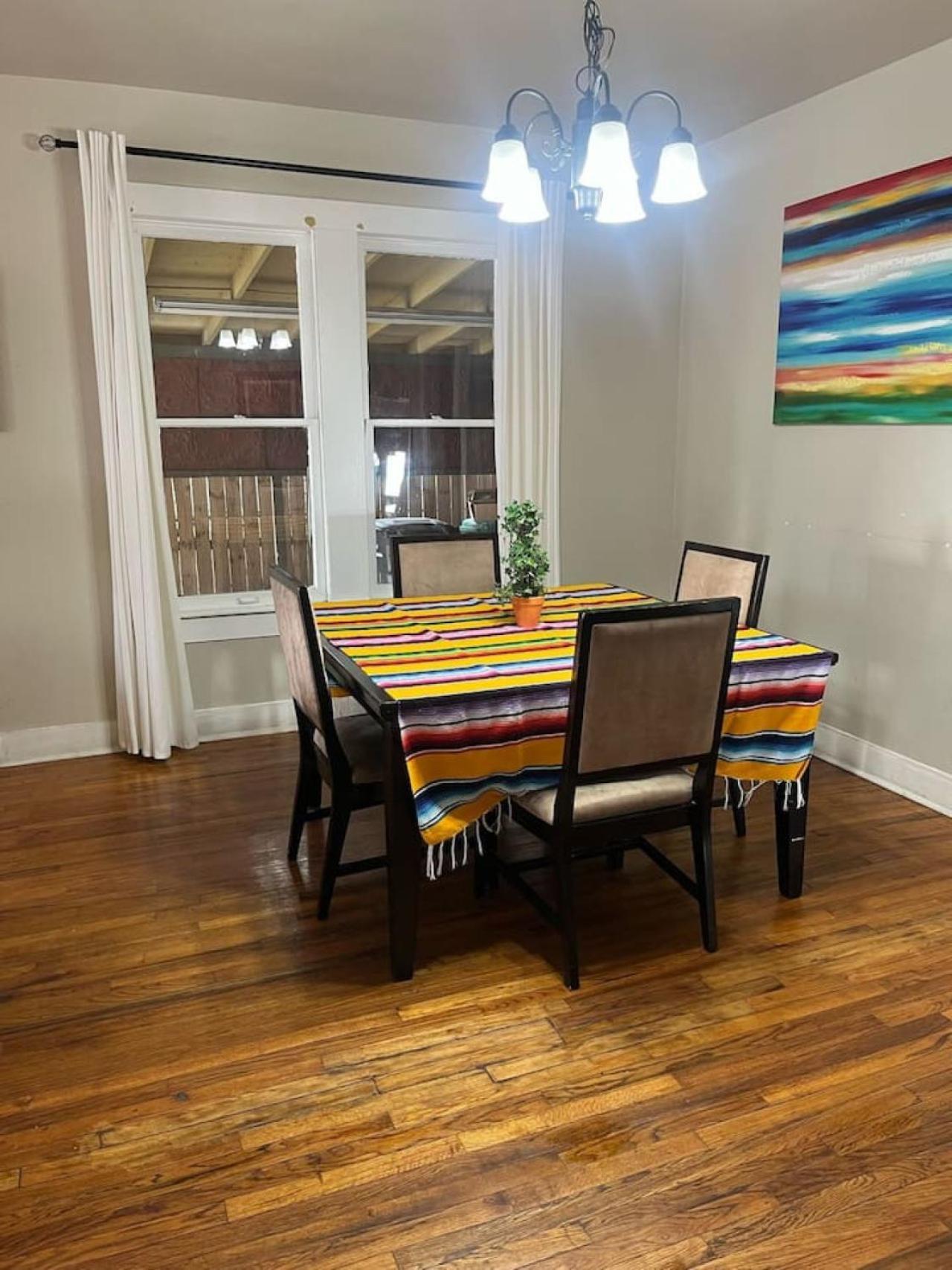 Southern Private In Shared Near Downtown Holiday home San Antonio