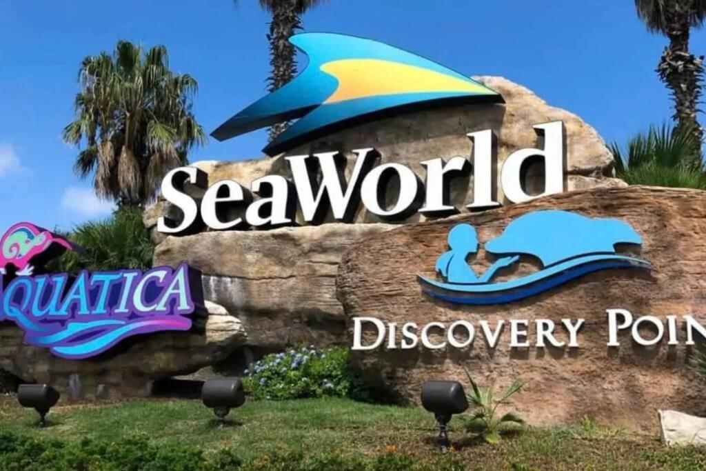 Holiday home Perfect Sa Getaway! Near Lackland Sea World Downtown Riverwalk San Antonio
