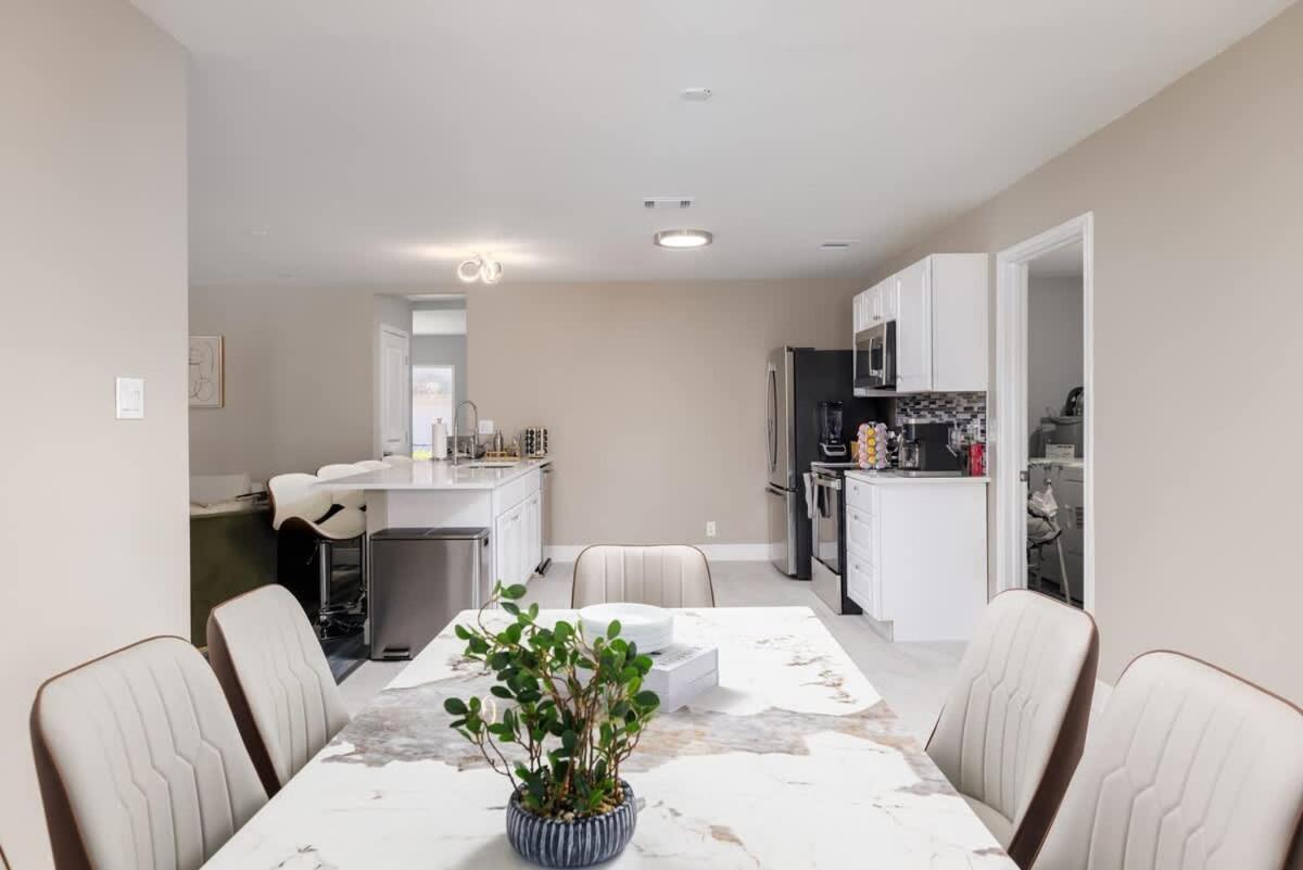 12510 Stunning 4br With Stylish Design *