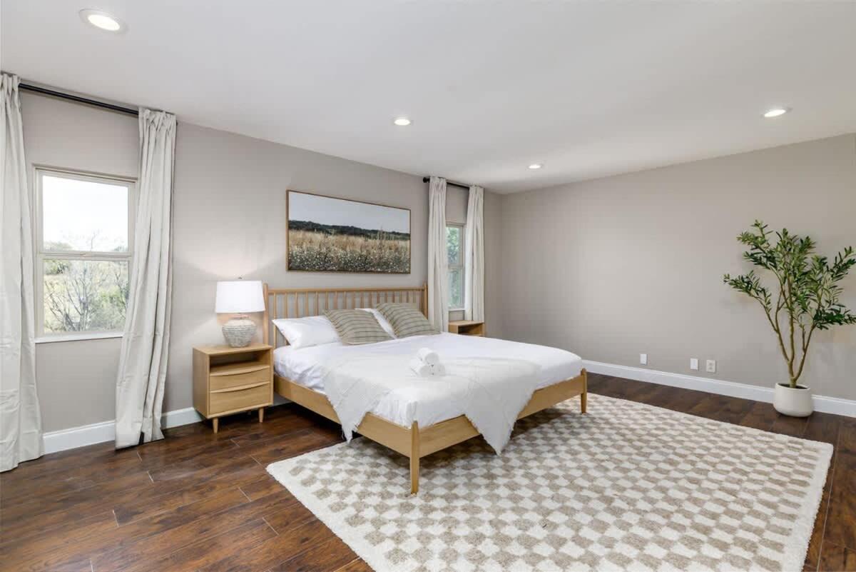 12510 Stunning 4br With Stylish Design * San Antonio