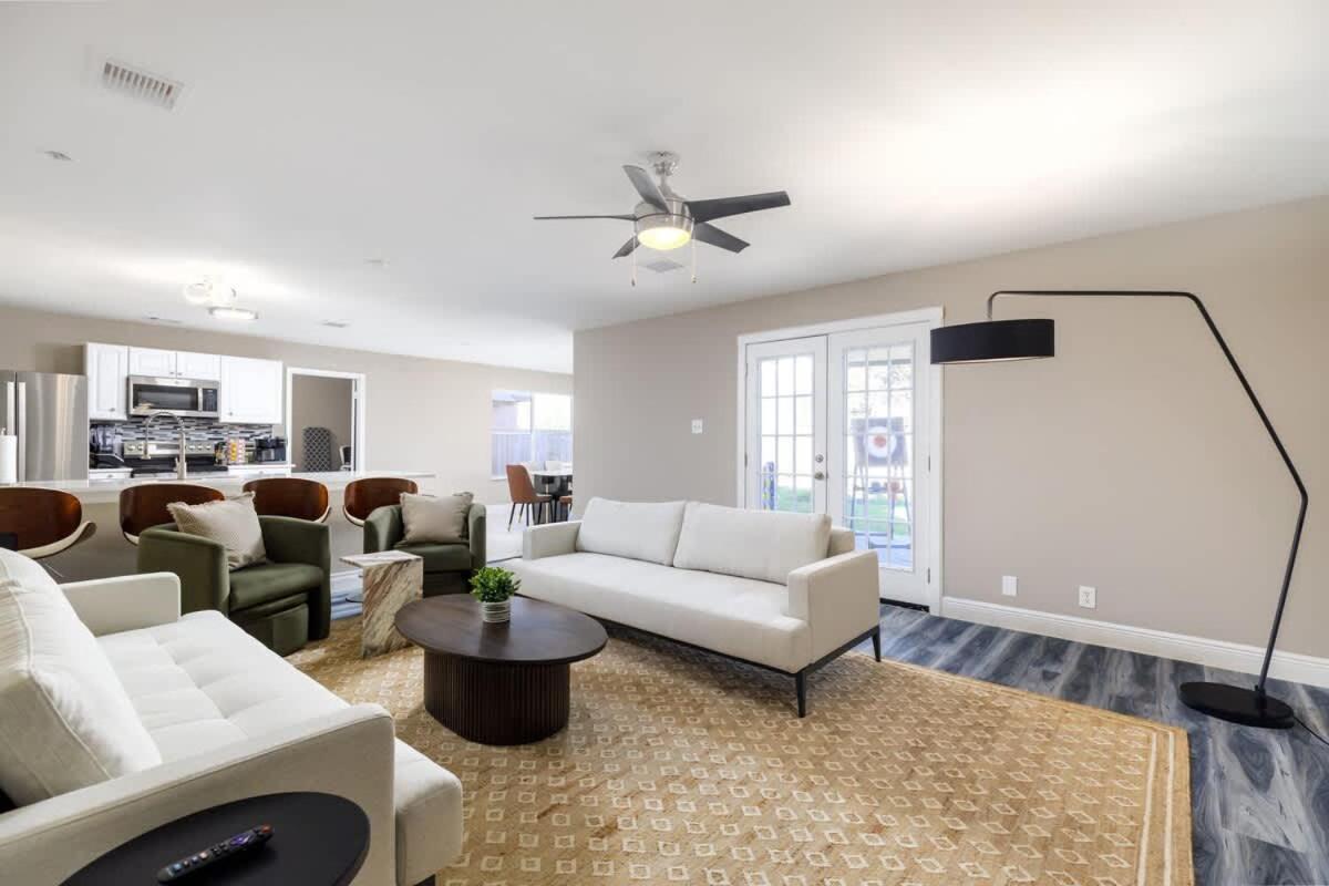 Holiday home 12510 Stunning 4br With Stylish Design *