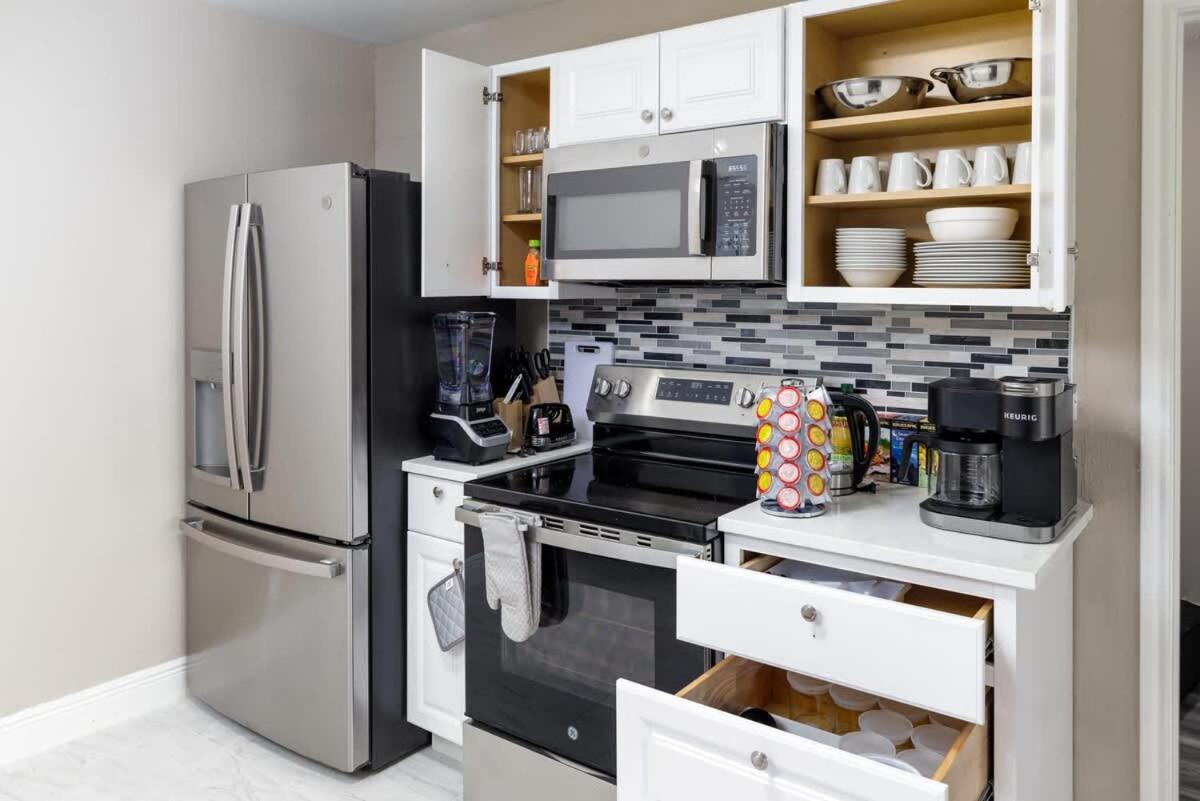 12510 Stunning 4br With Stylish Design