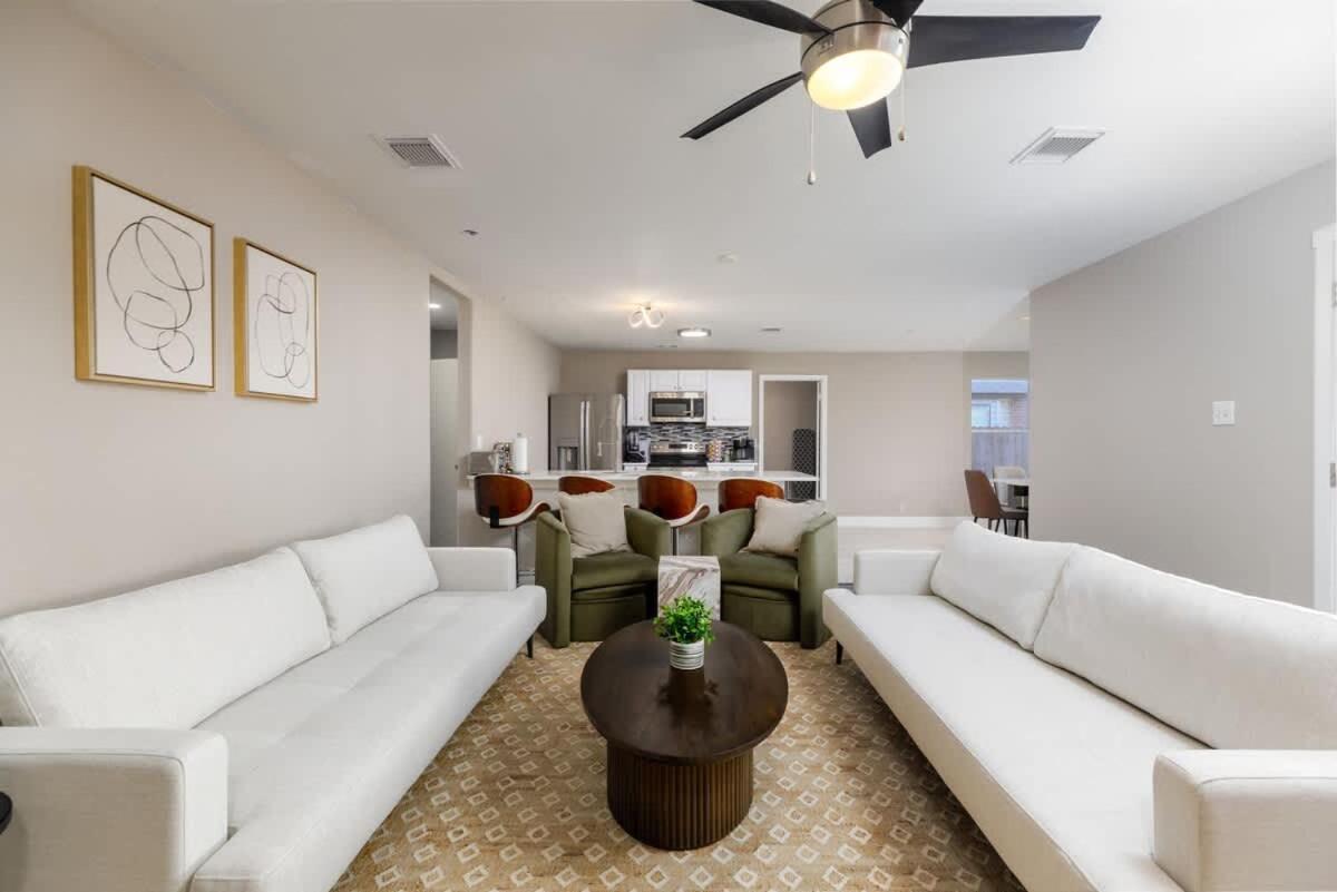 Holiday home 12510 Stunning 4br With Stylish Design *
