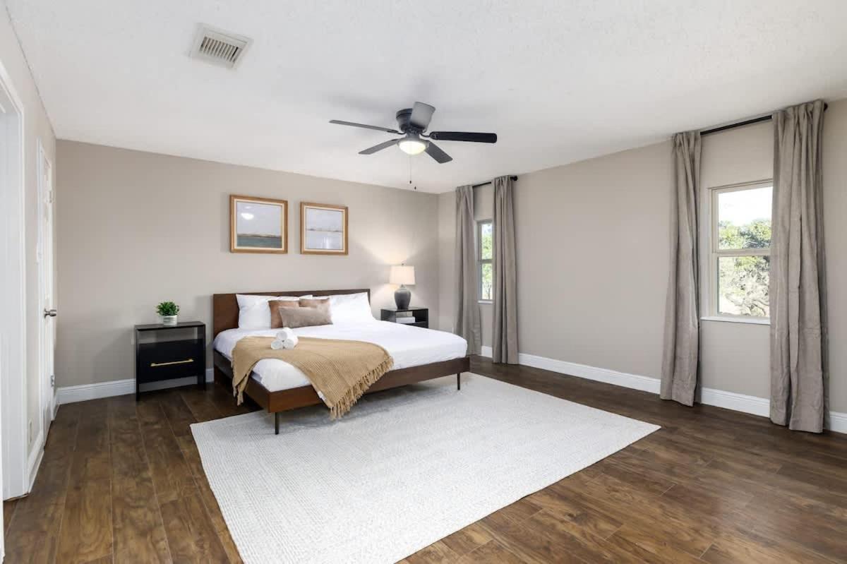 12510 Stunning 4br With Stylish Design *