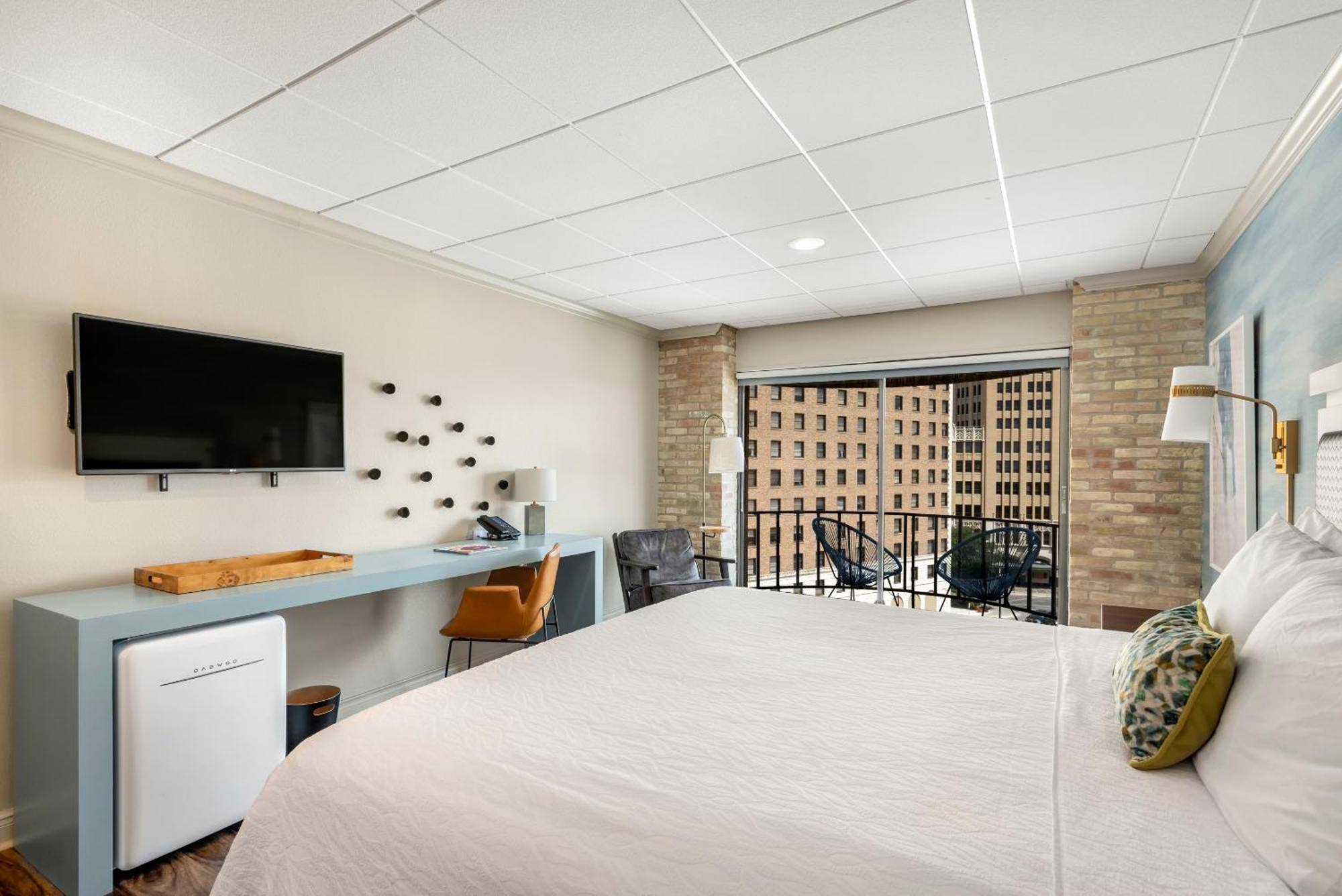 Riverwalk Plaza Hotel 3*
