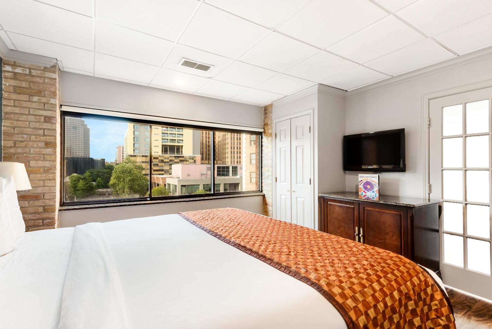 Hotel Riverwalk Plaza