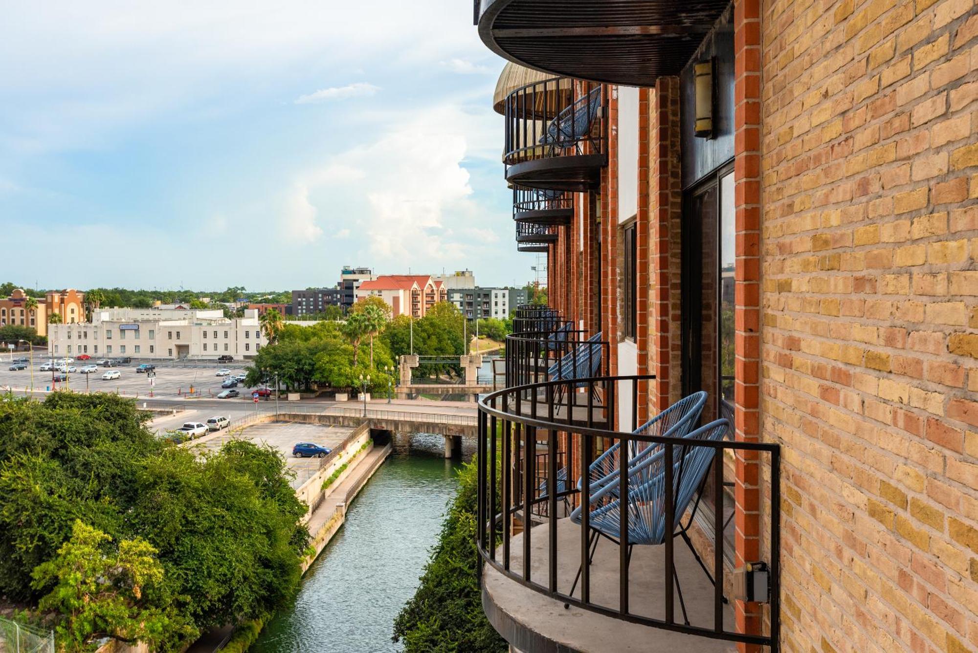 Hotel Riverwalk Plaza 3*