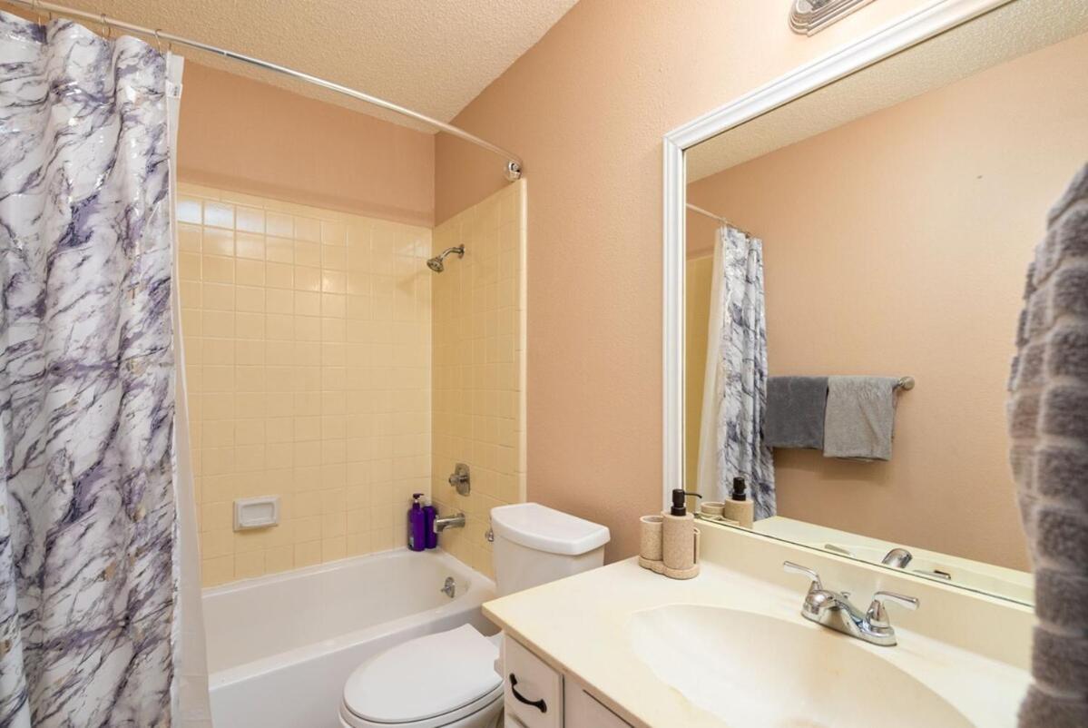 Holiday home Backyard, Garage, Free Parking, Near Medical Center *