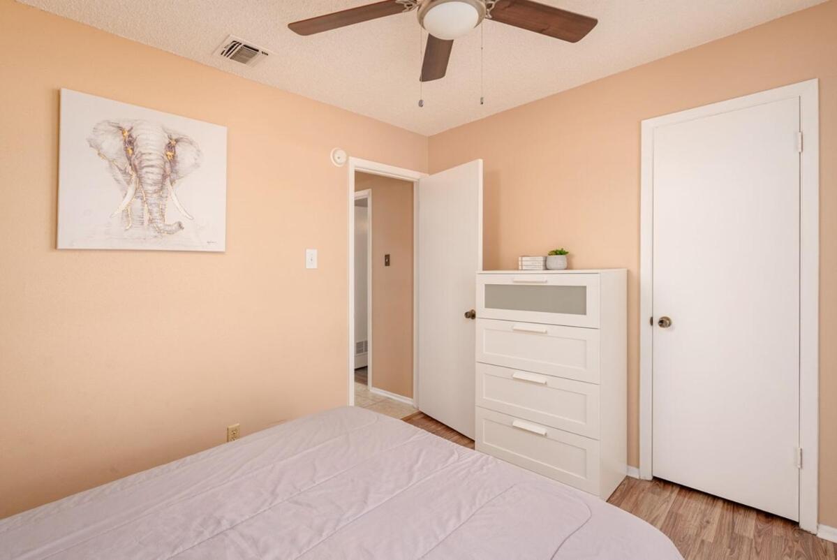 Holiday home Backyard, Garage, Free Parking, Near Medical Center