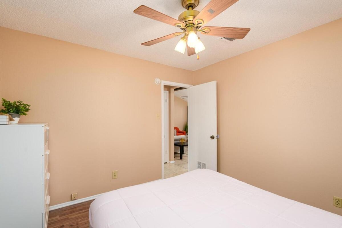 Backyard, Garage, Free Parking, Near Medical Center San Antonio