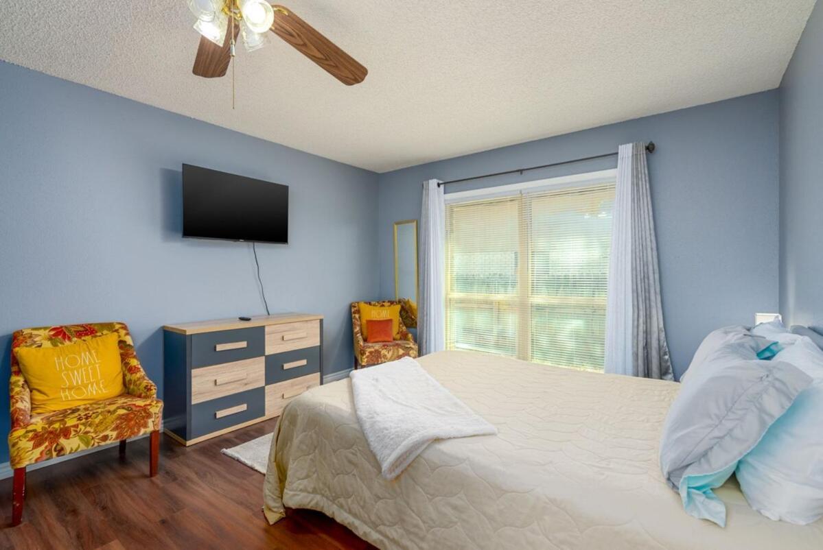 Holiday home Backyard, Garage, Free Parking, Near Medical Center *