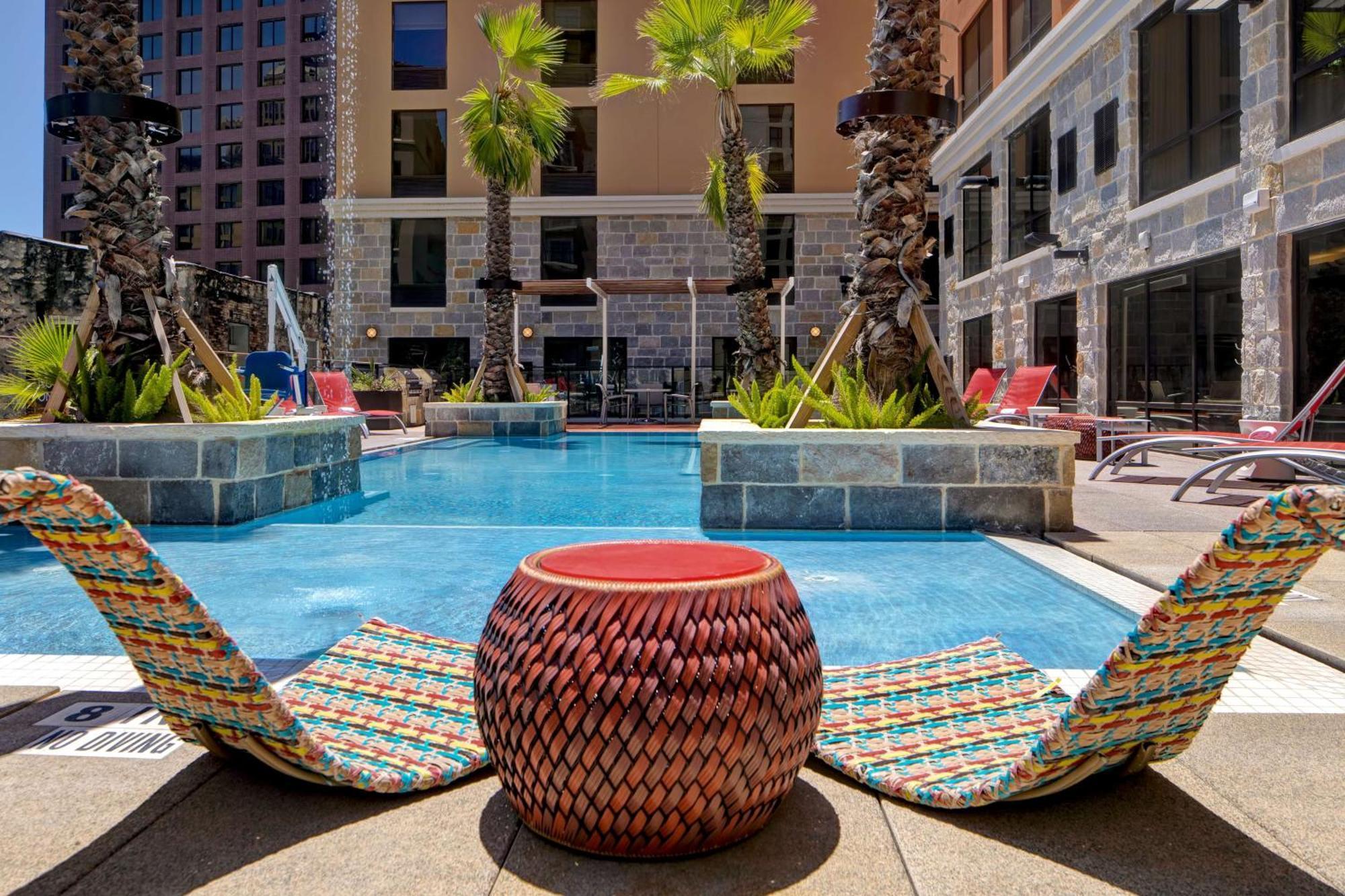 Hotel Hampton & Riverwalk